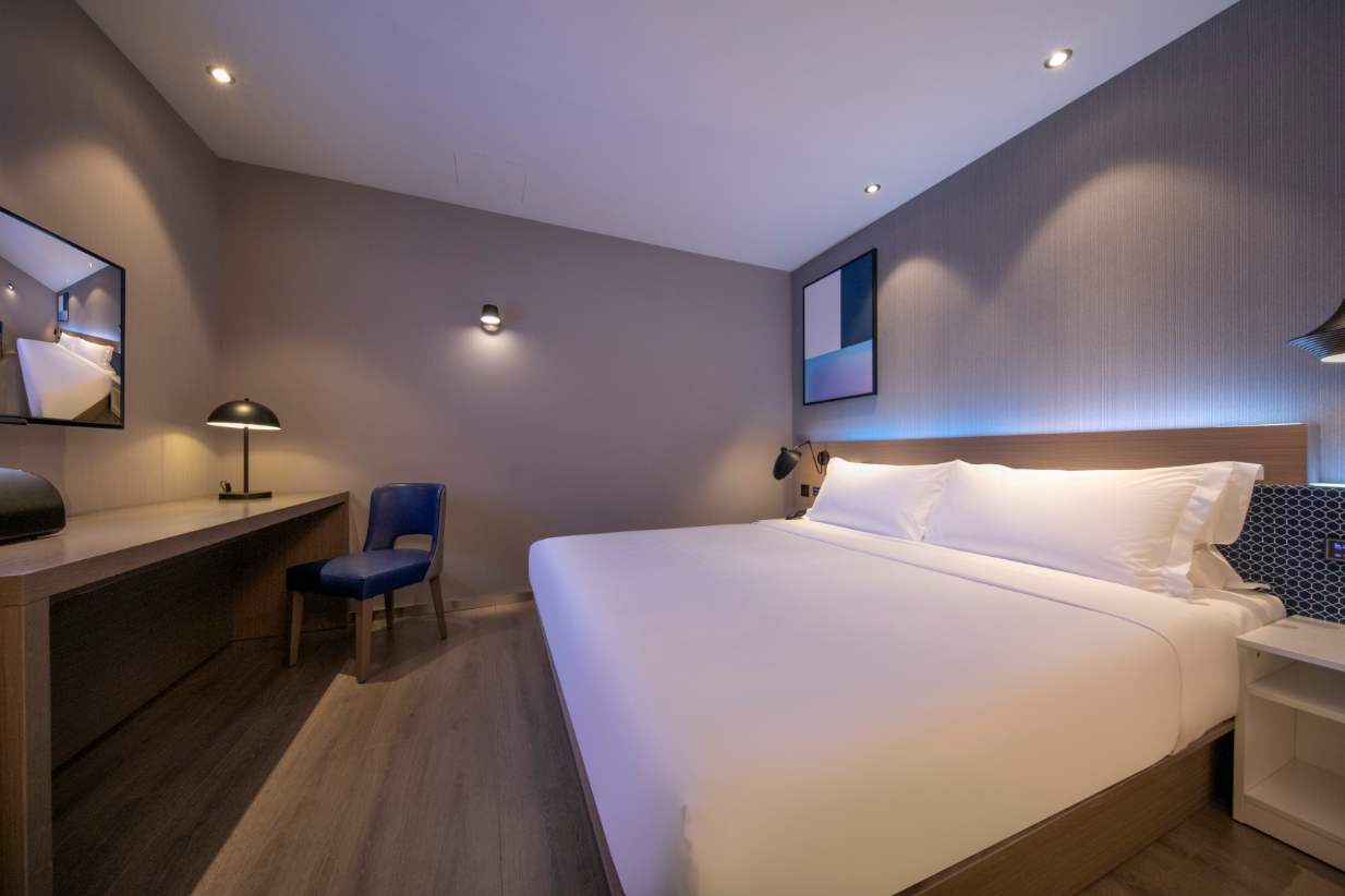 Huazhu - Room With Bed