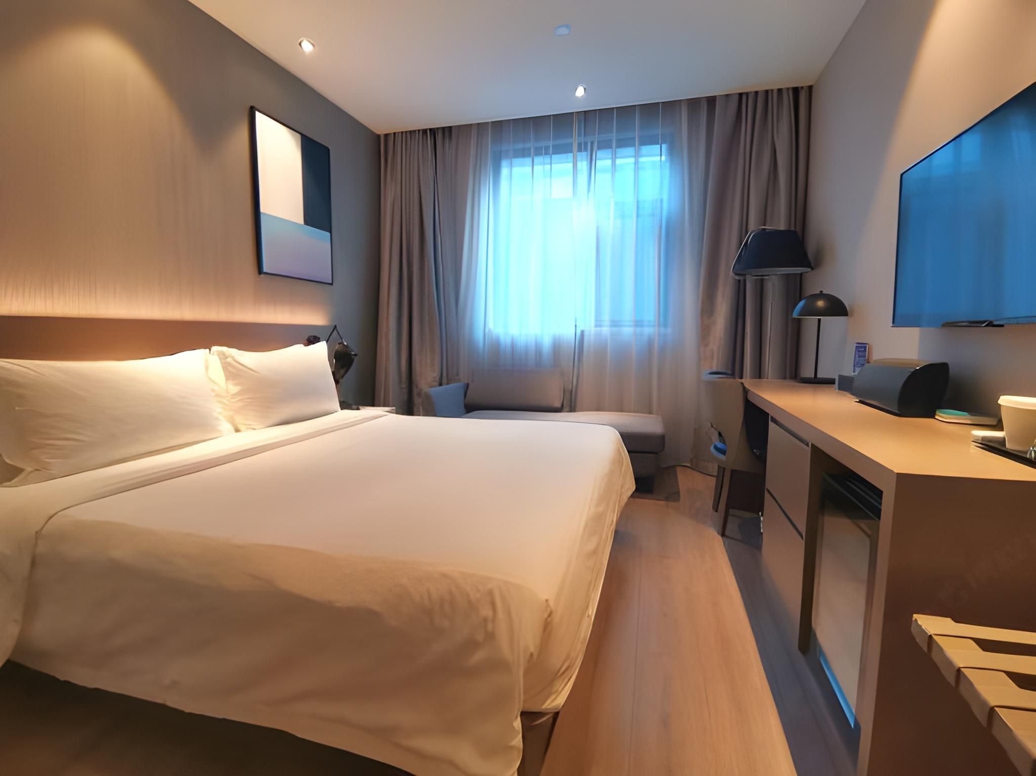 Business Queen Room