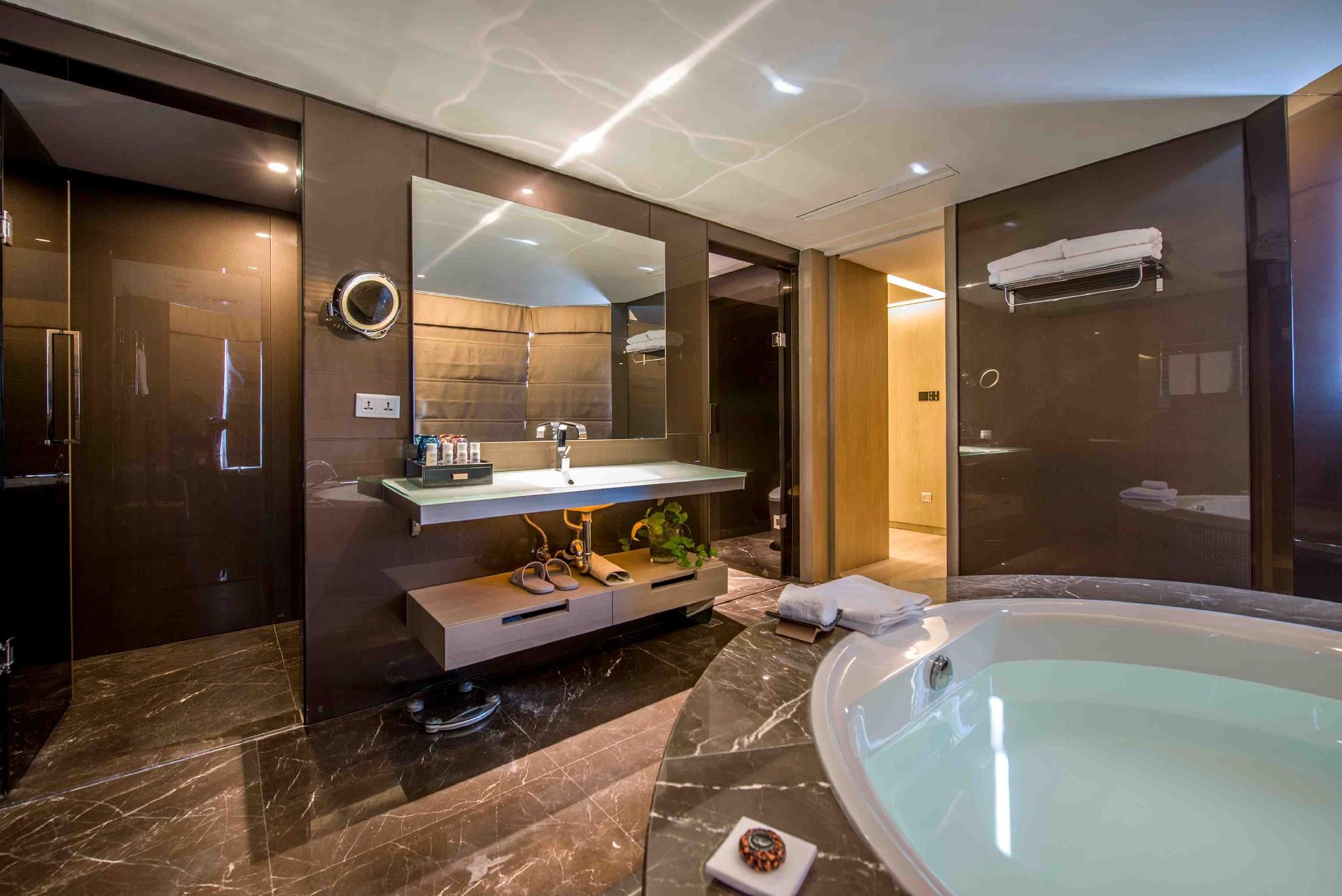 Executive River View 1 Bed Suite