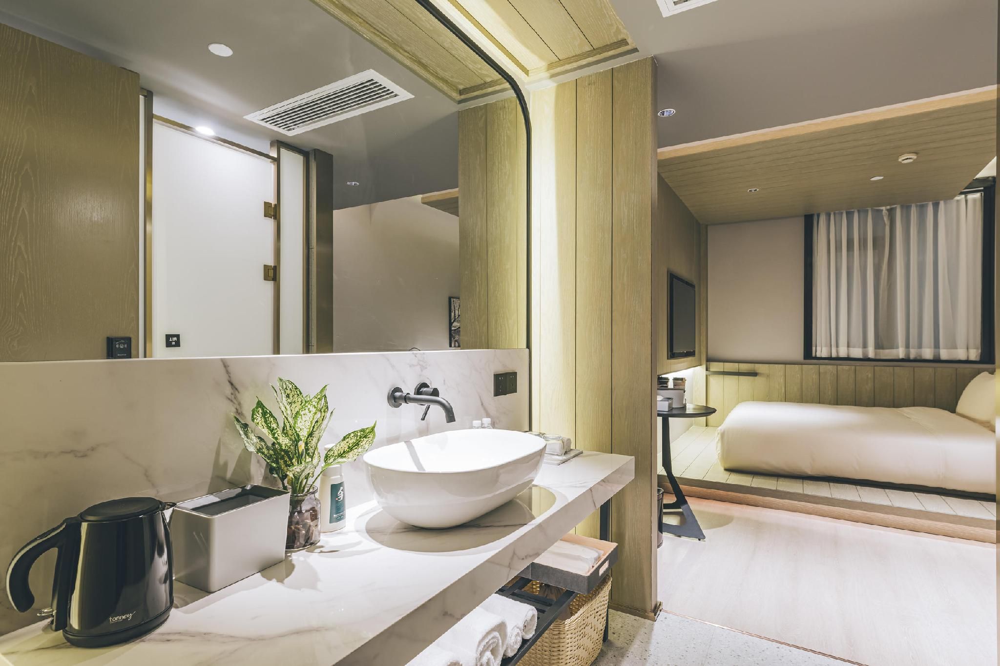 Atour X Hotel Shanghai the Bund East Nanjing Road Metro Station Superior 1 Queen 3