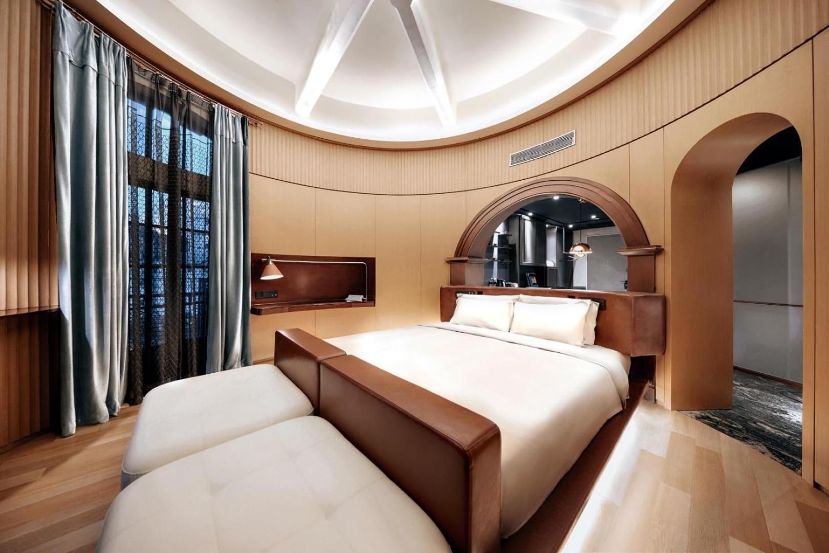 Suite with Landmark View