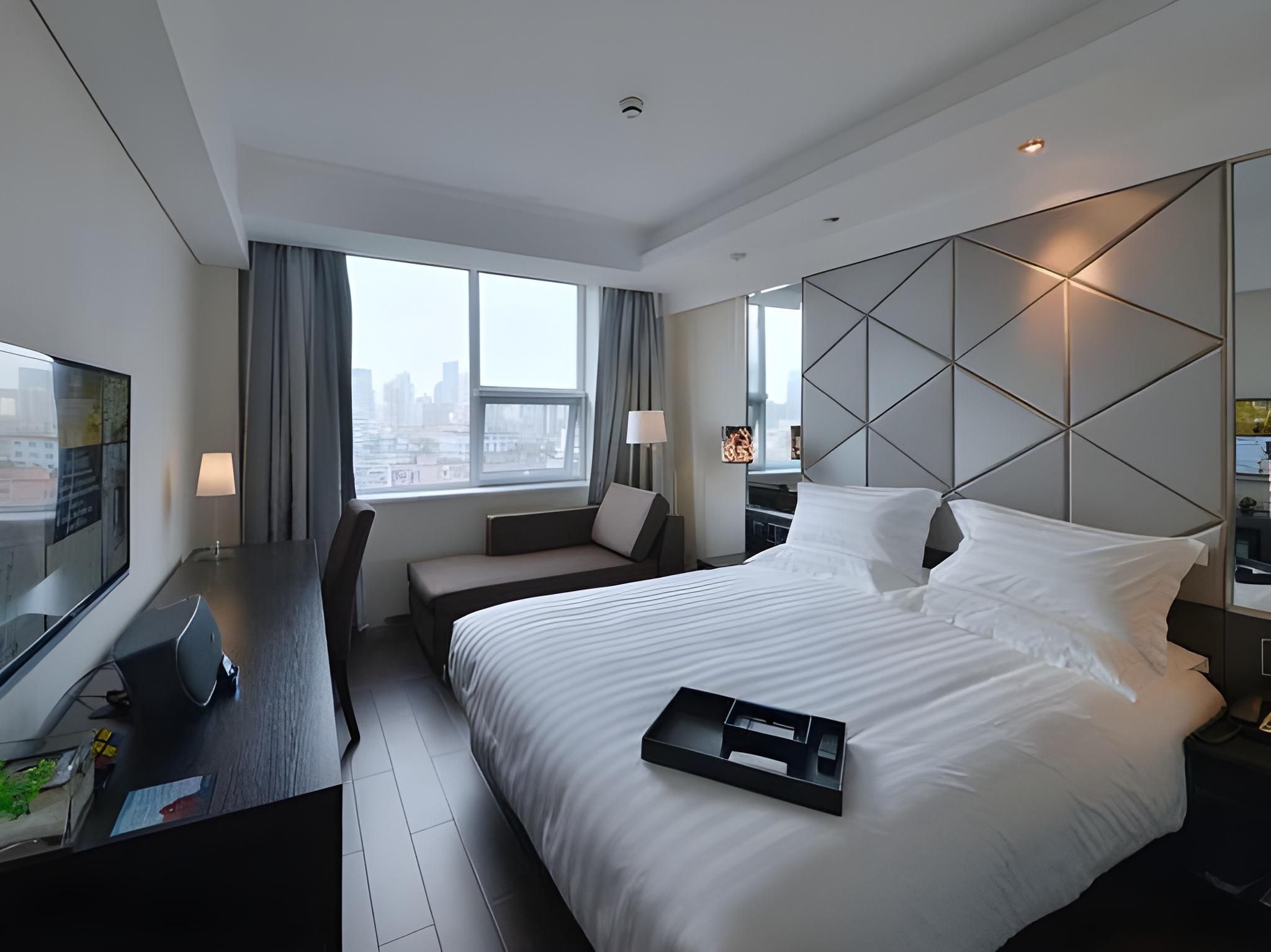 Hotel Queen Room