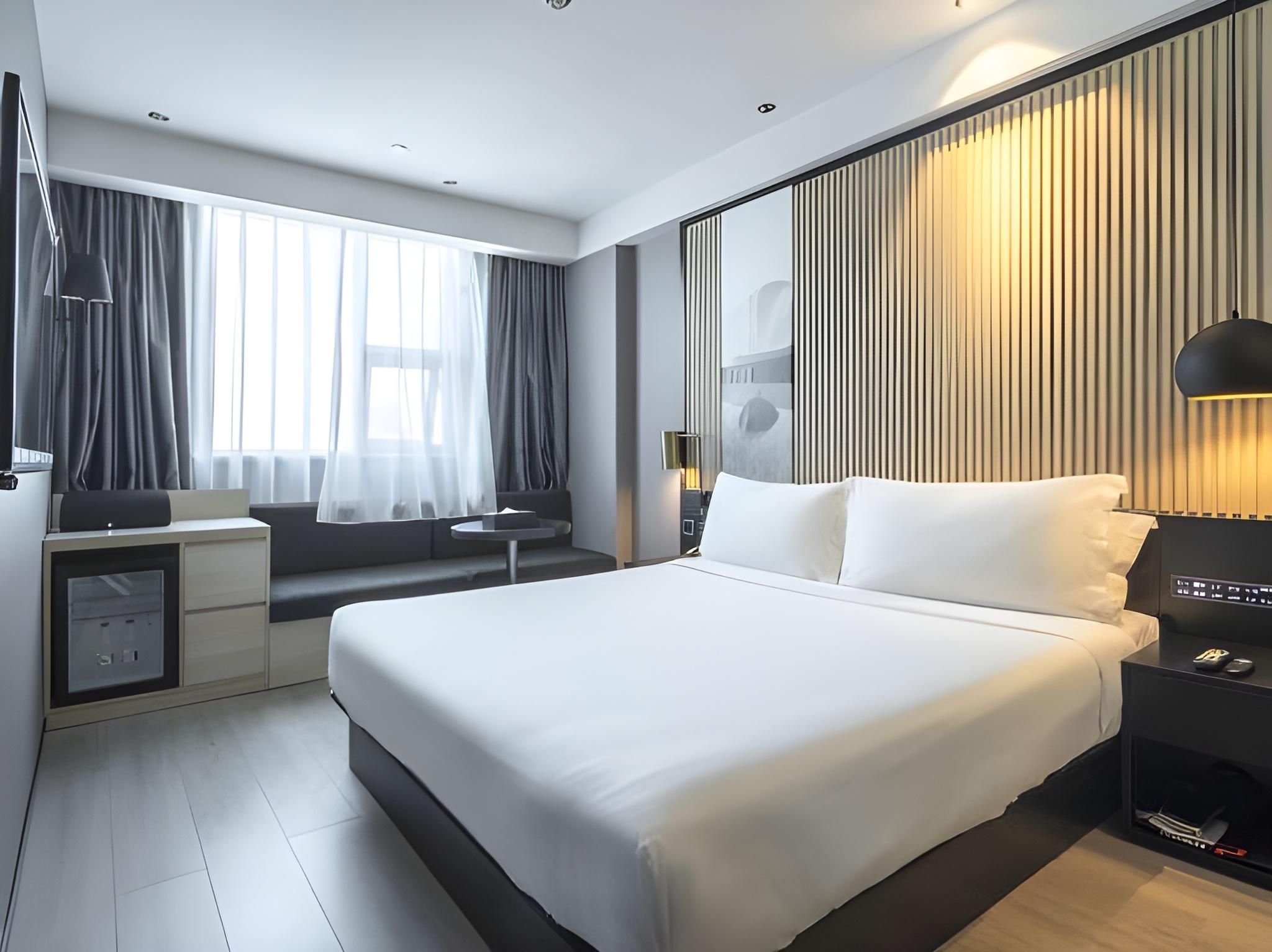 Queen Superior Room