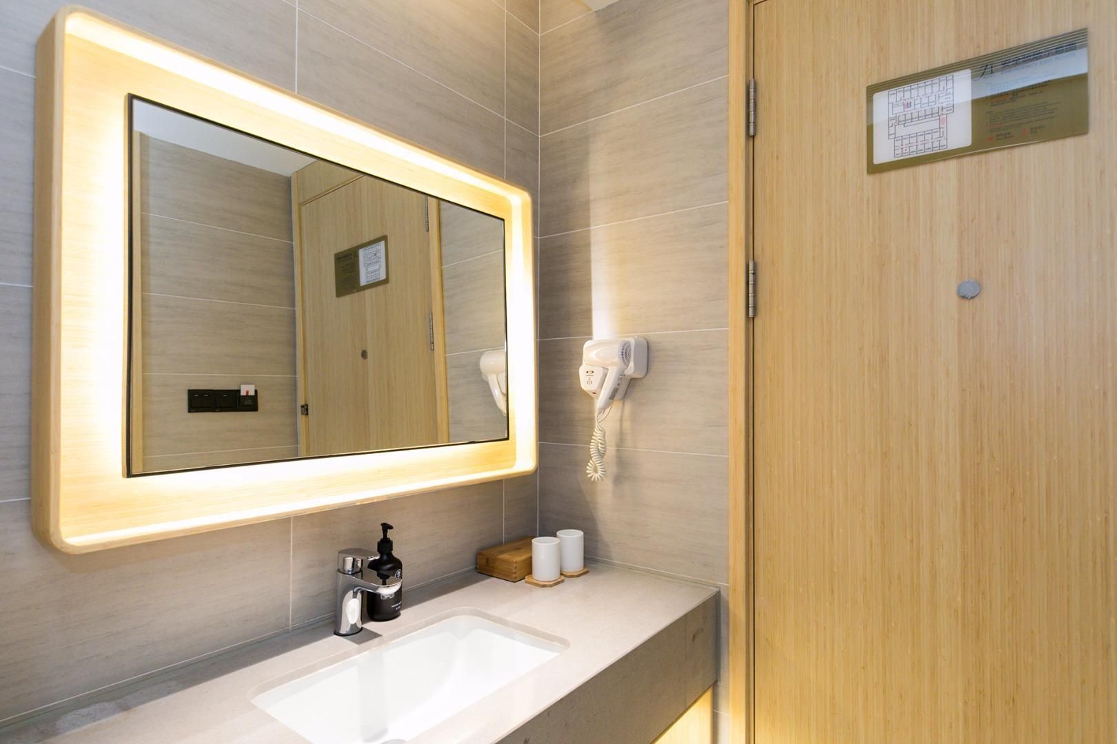 JI Hotel Shanghai The Bund Jiujiang Road Superior 1 Queen 3