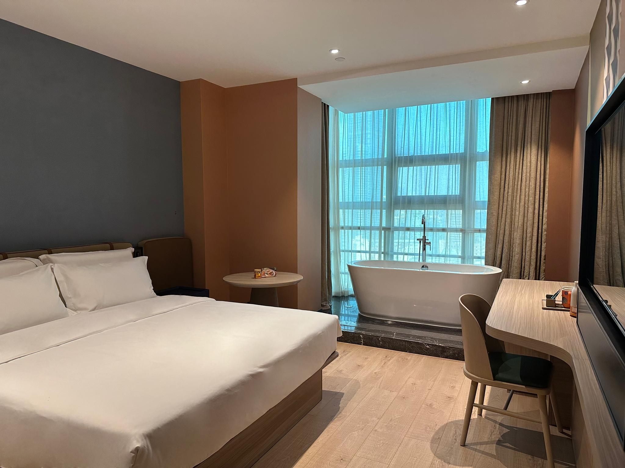 Huazhu - Room With River View
