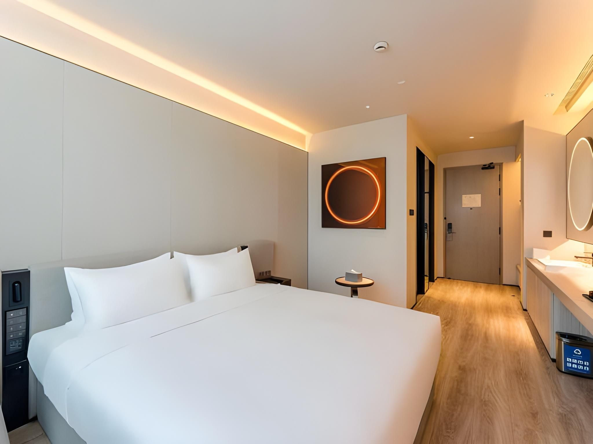 Huazhu - Room With Bed