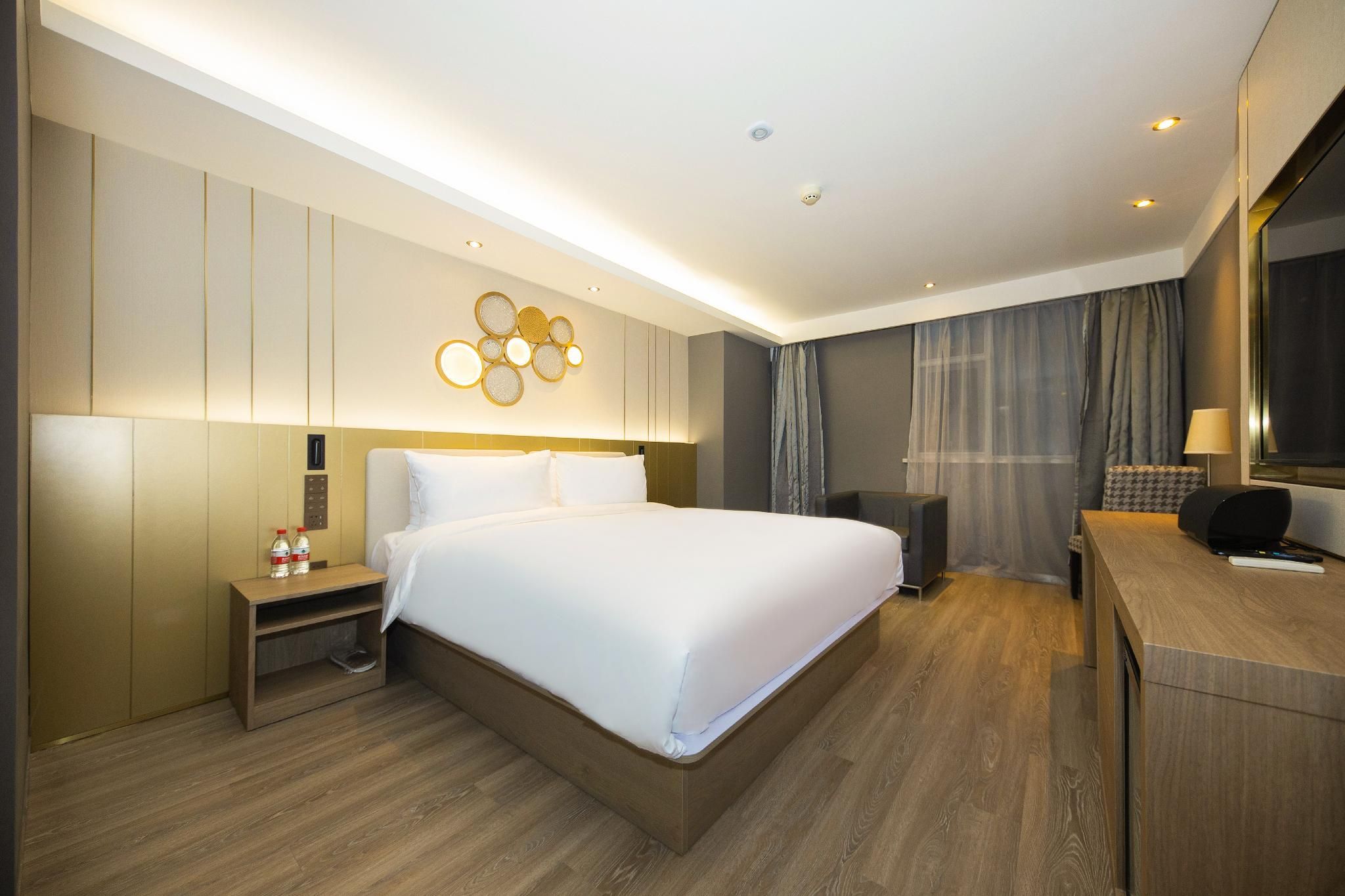 Queen Superior Room