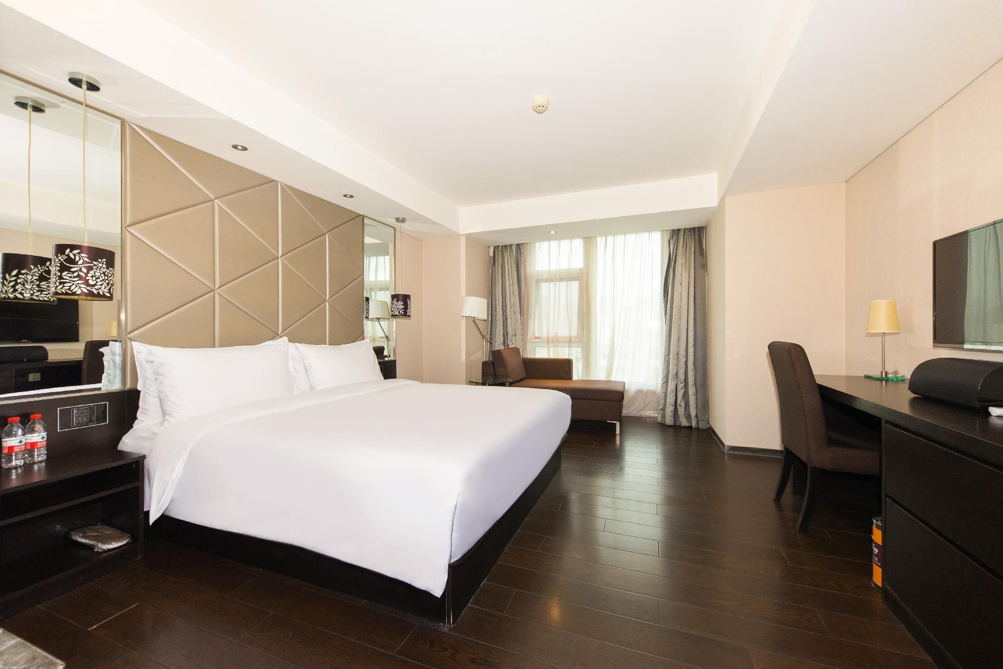 Business Queen Bed Room