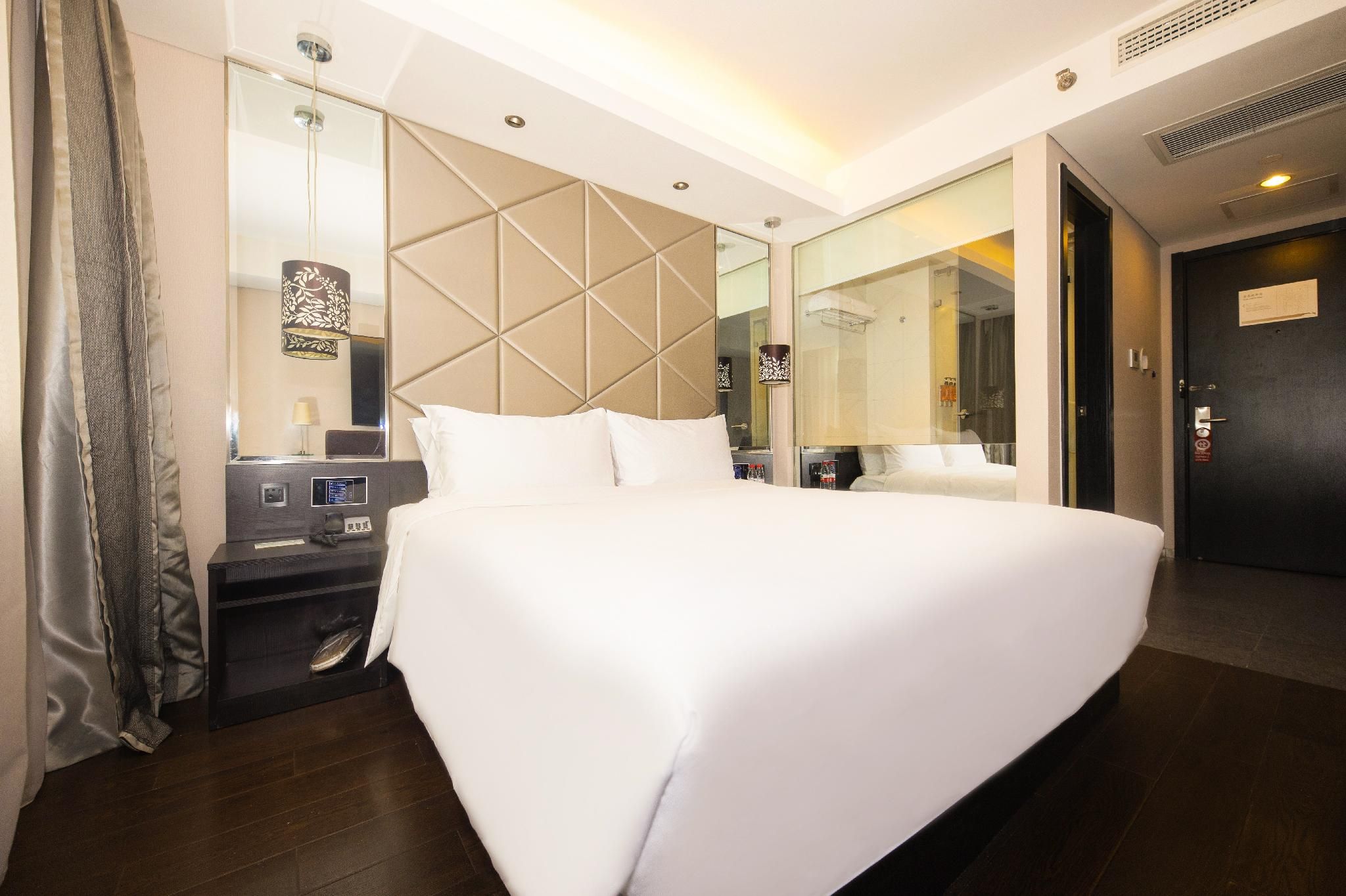 Queen Superior Room