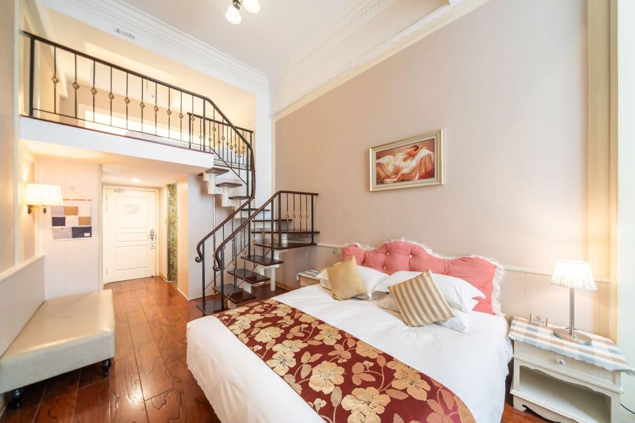 Deluxe Queen Queen Room