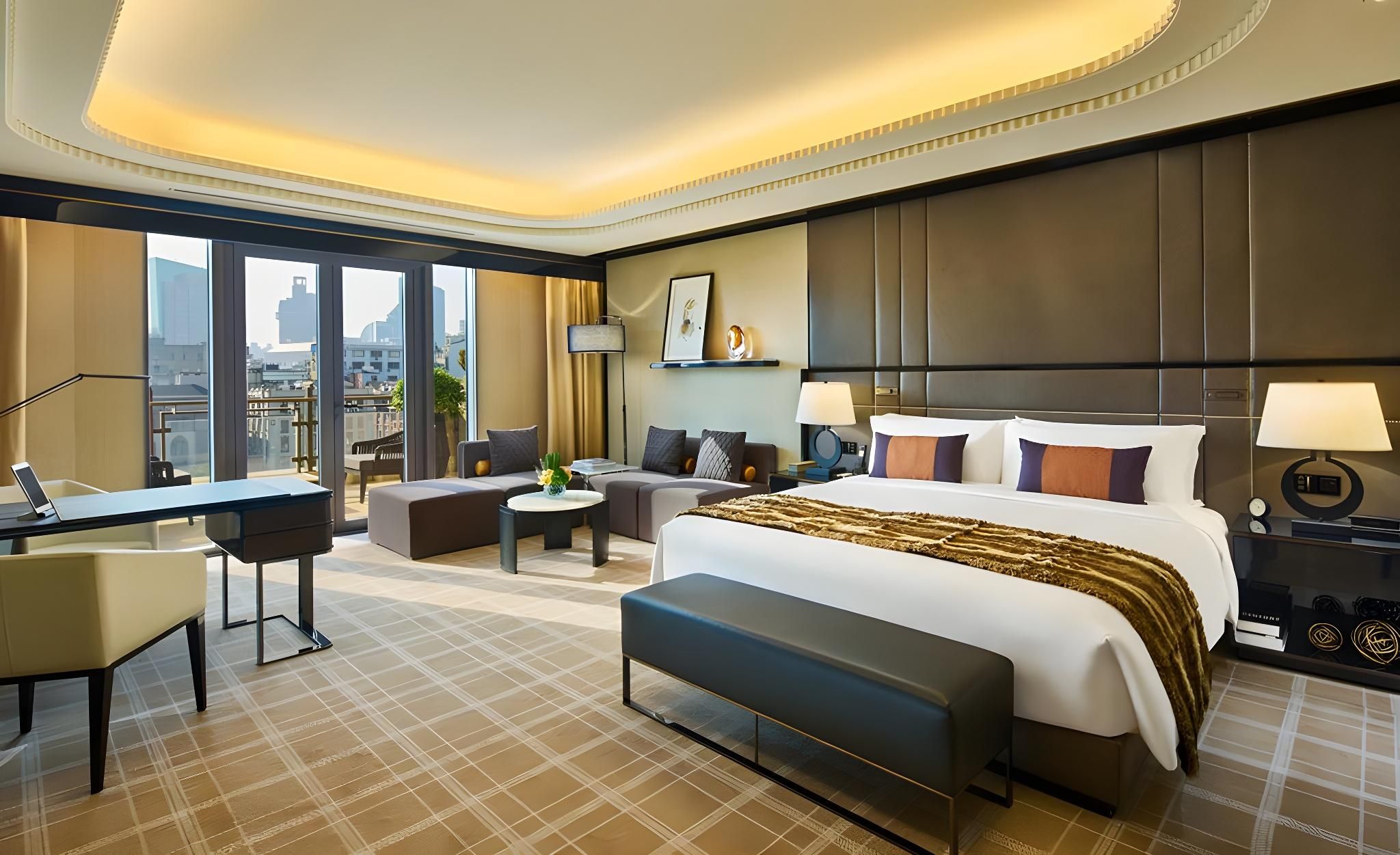 Premier Terrace River King