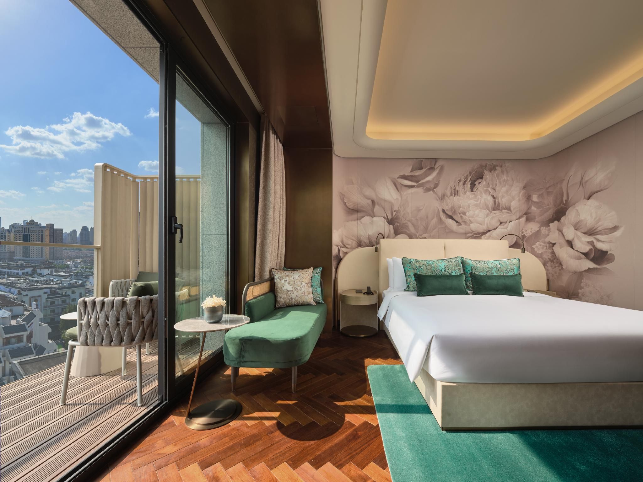 Grand Terrace Queen Room