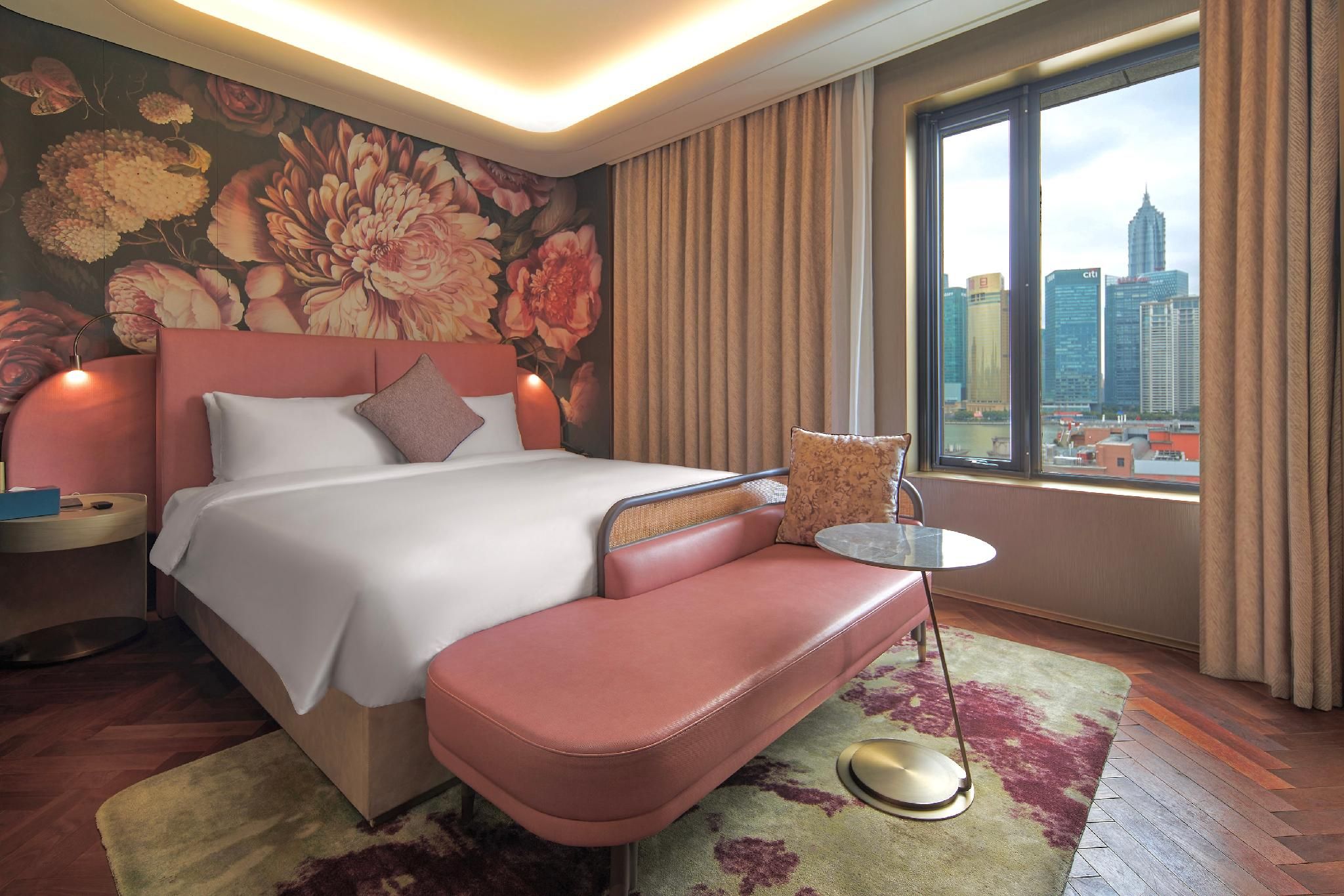 Deluxe City View Queen Room