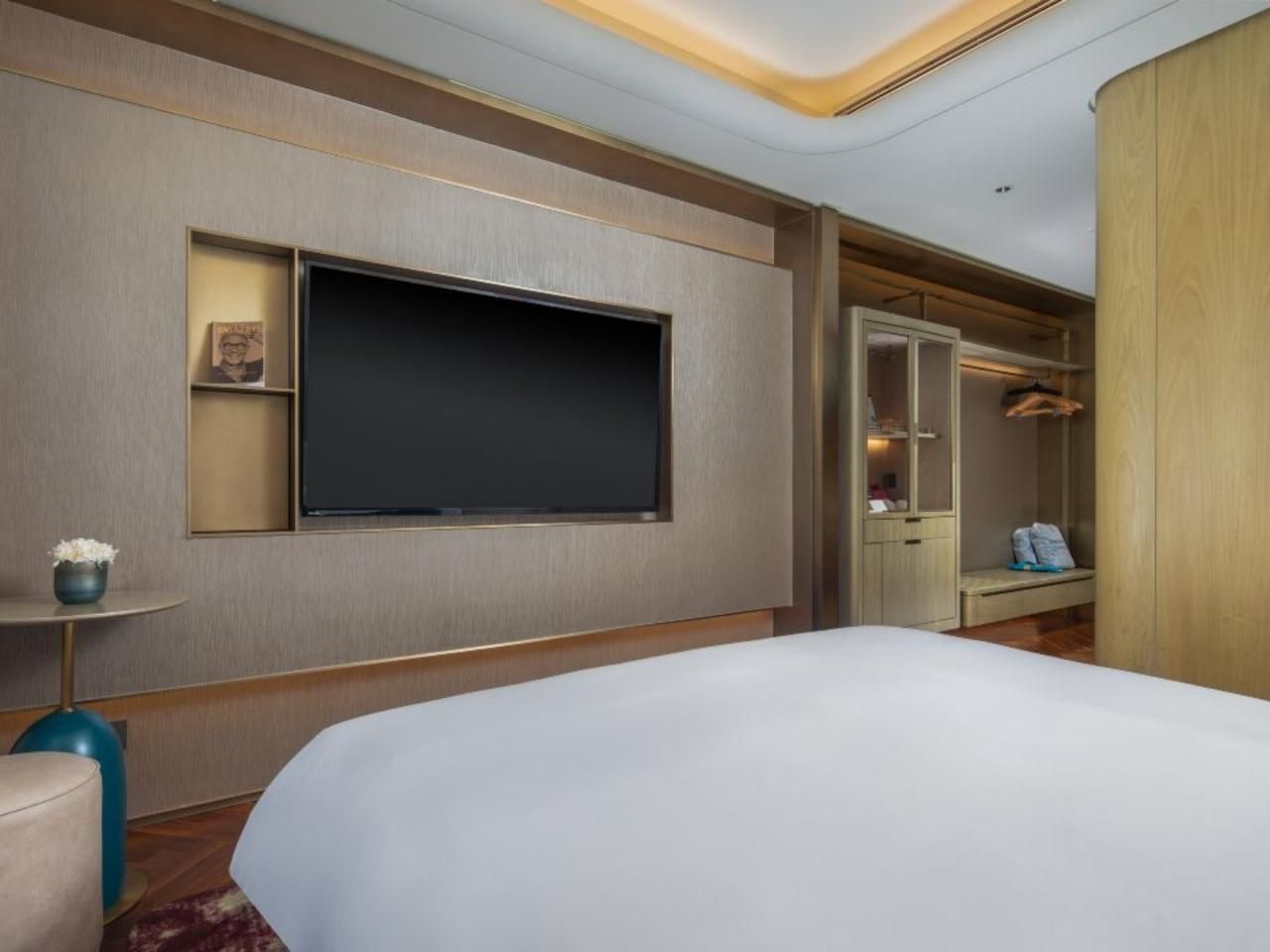 Queen Room with View