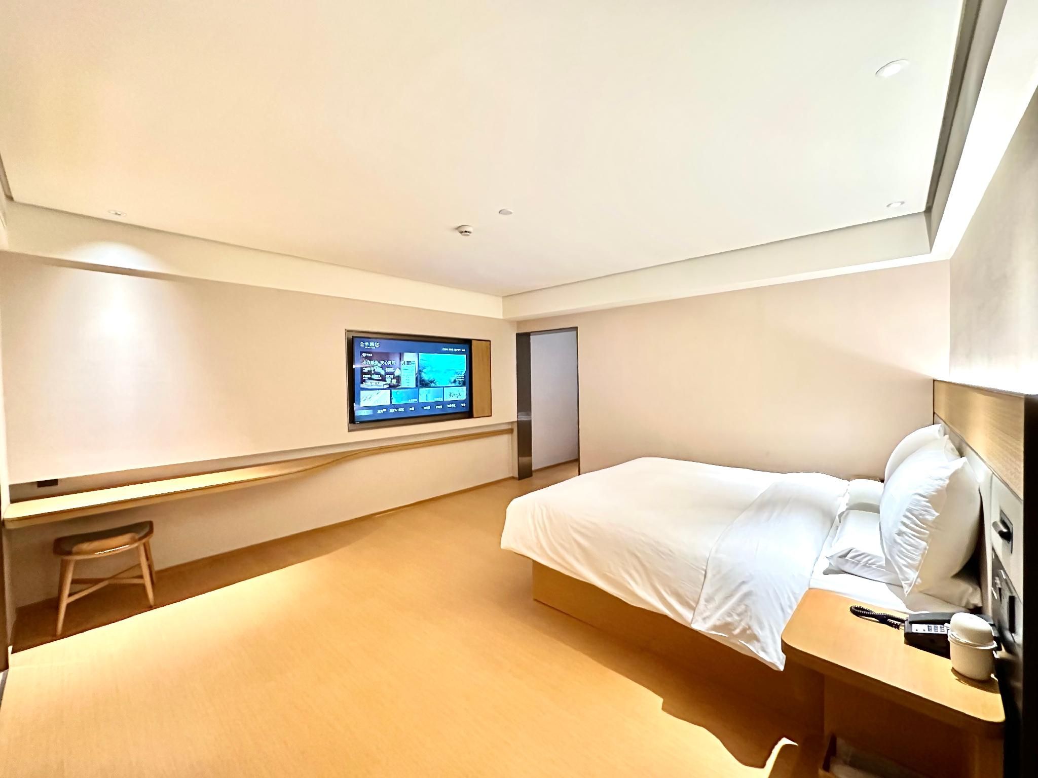 Business Queen Room