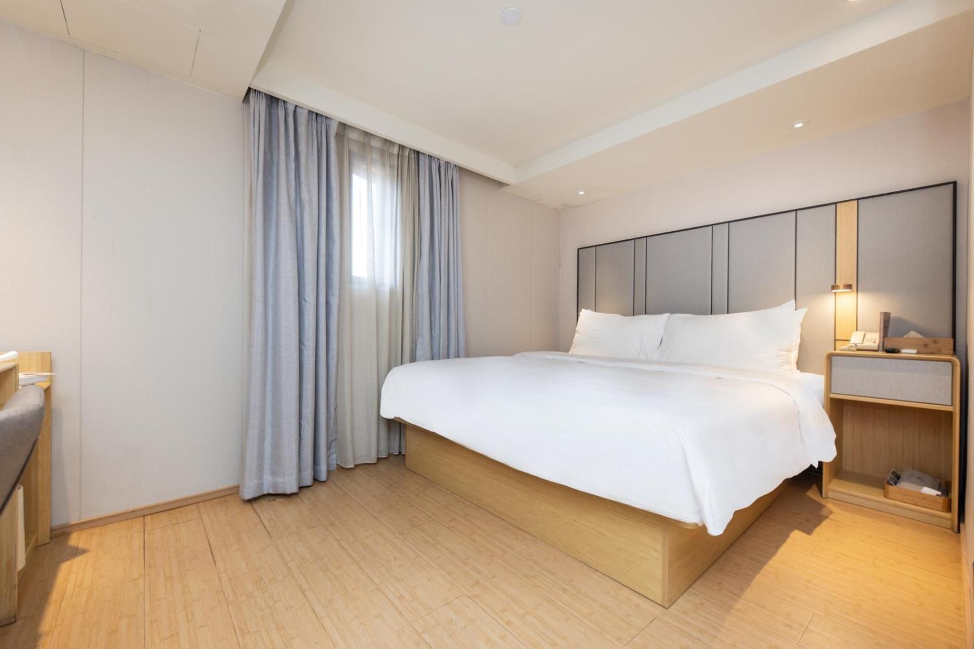 Queen Room A -  7th floor, No elevator, No window