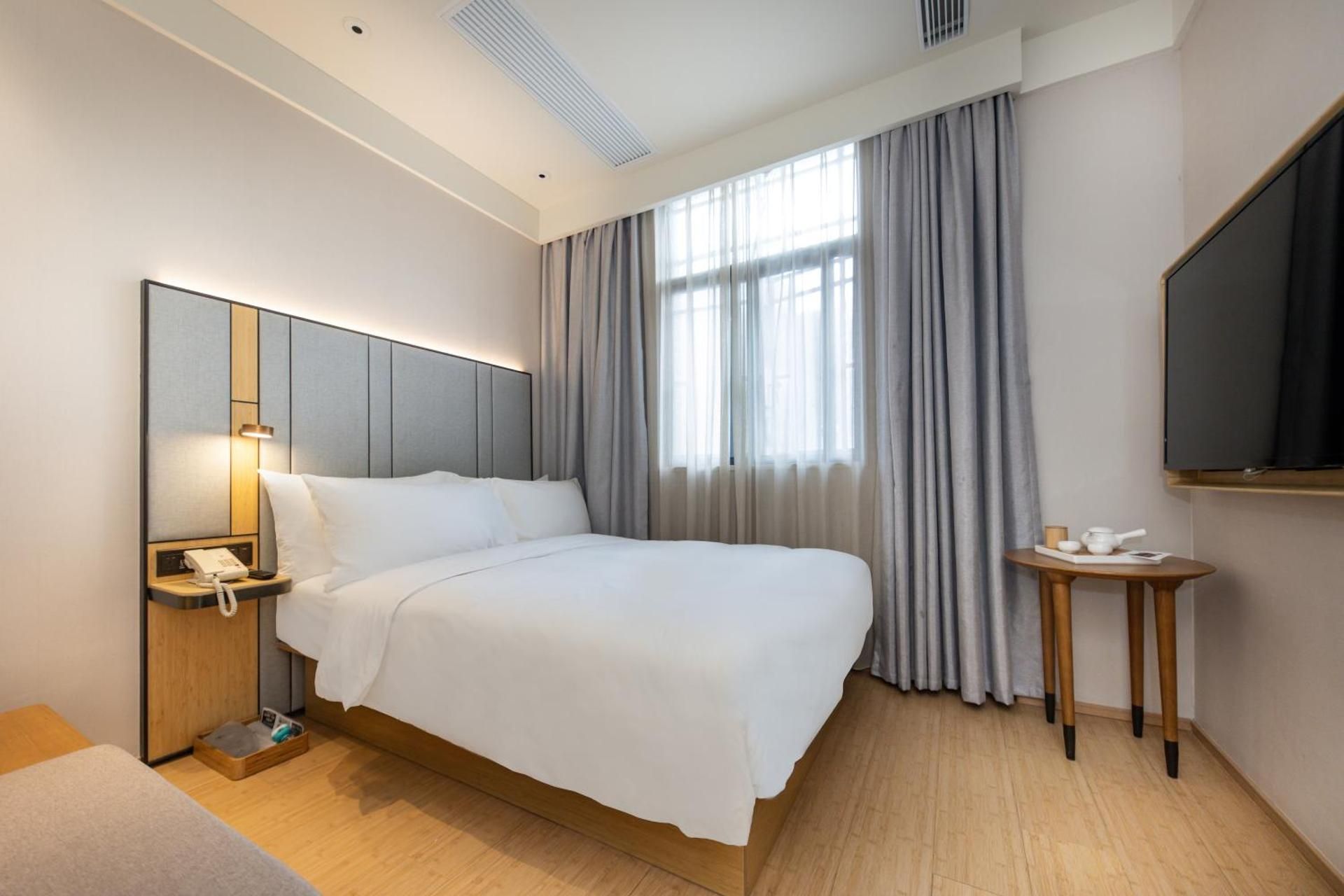 Queen Room A