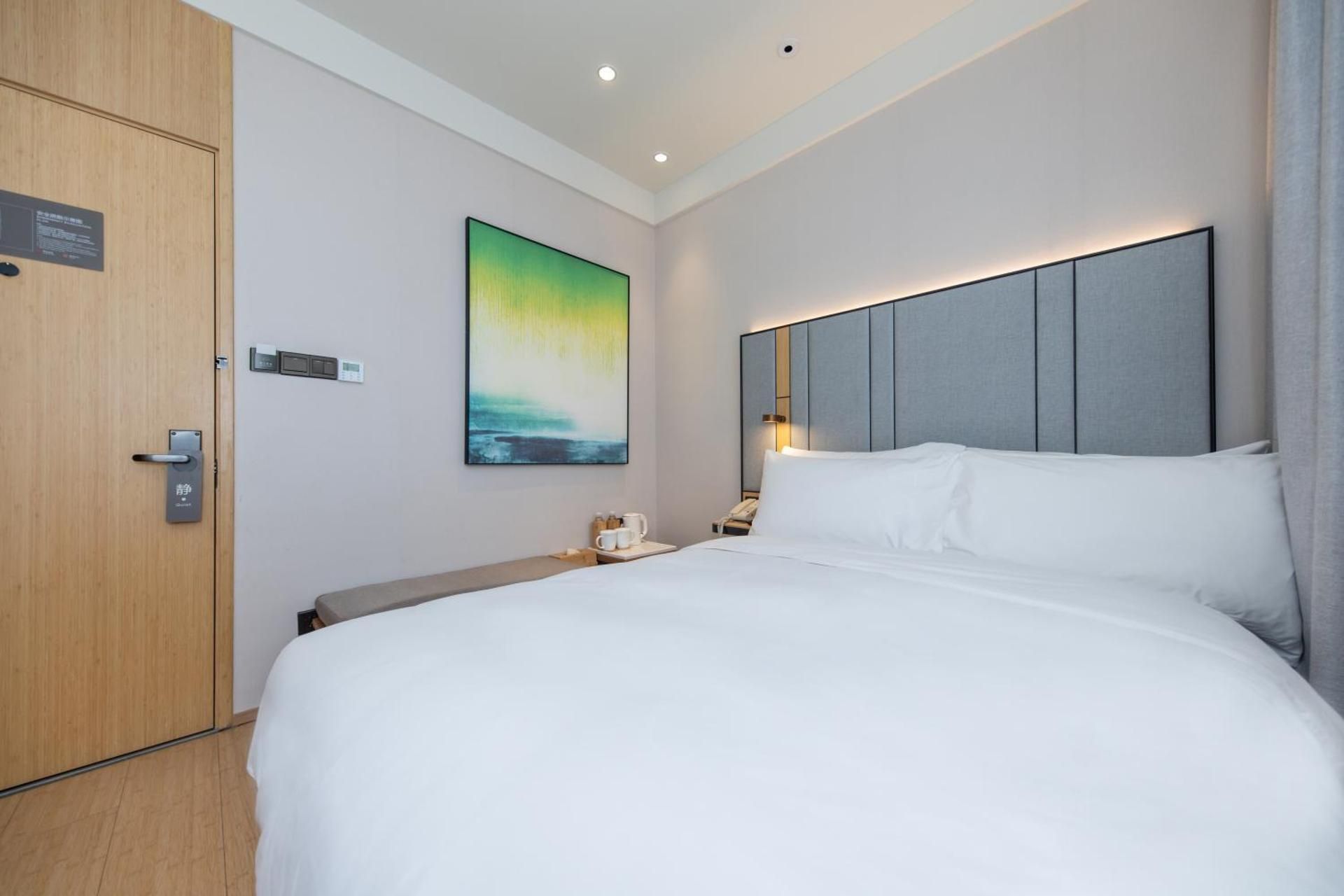 Queen Room A