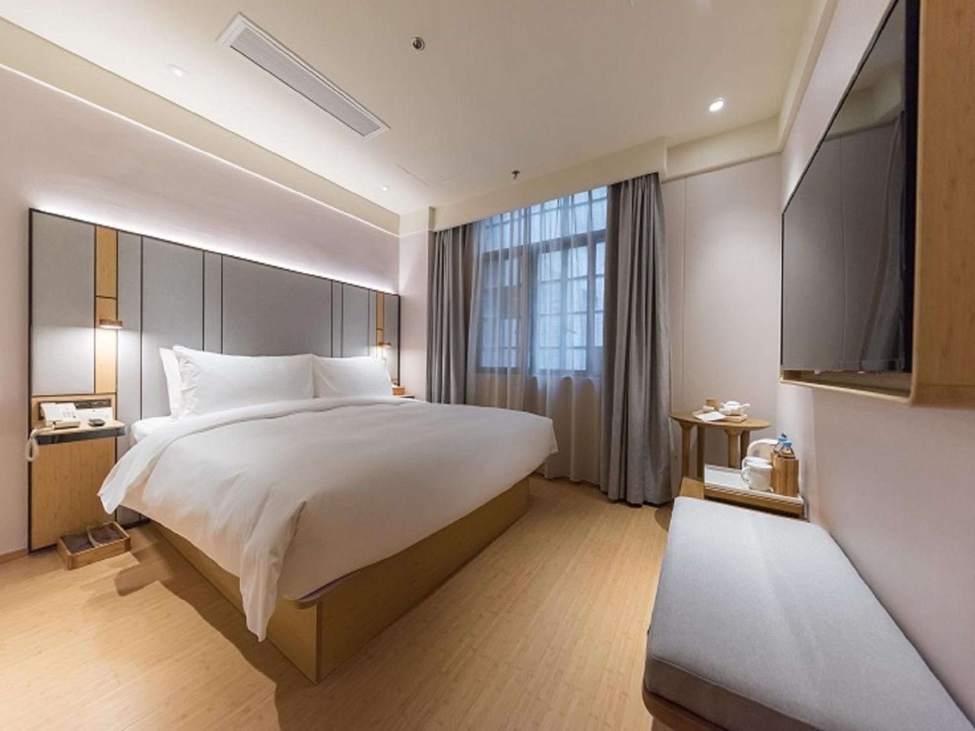 Hotel Queen Room