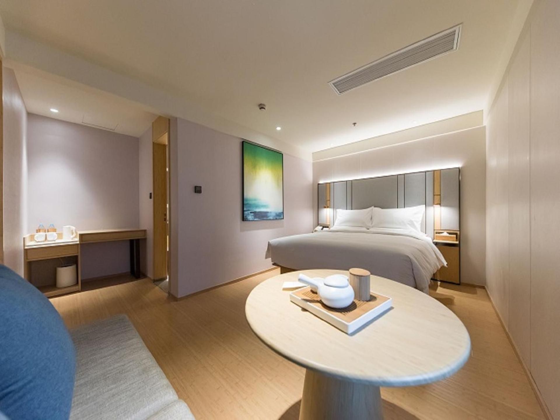 Business Queen Bed Room