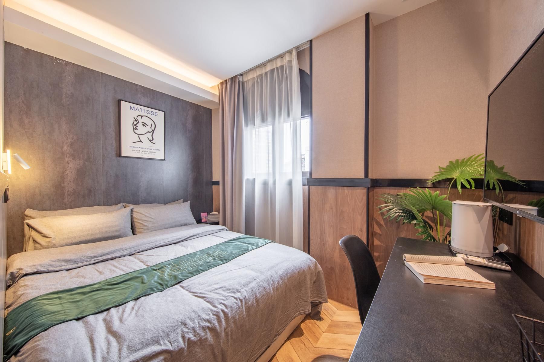 Queen Room
