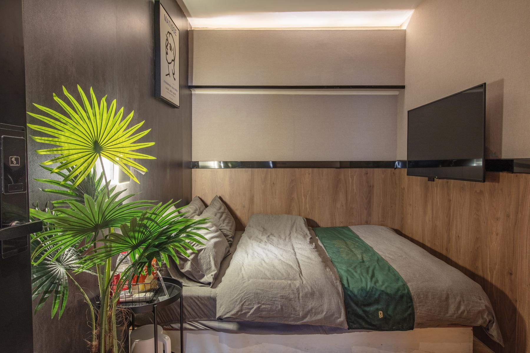 Club Room without Window