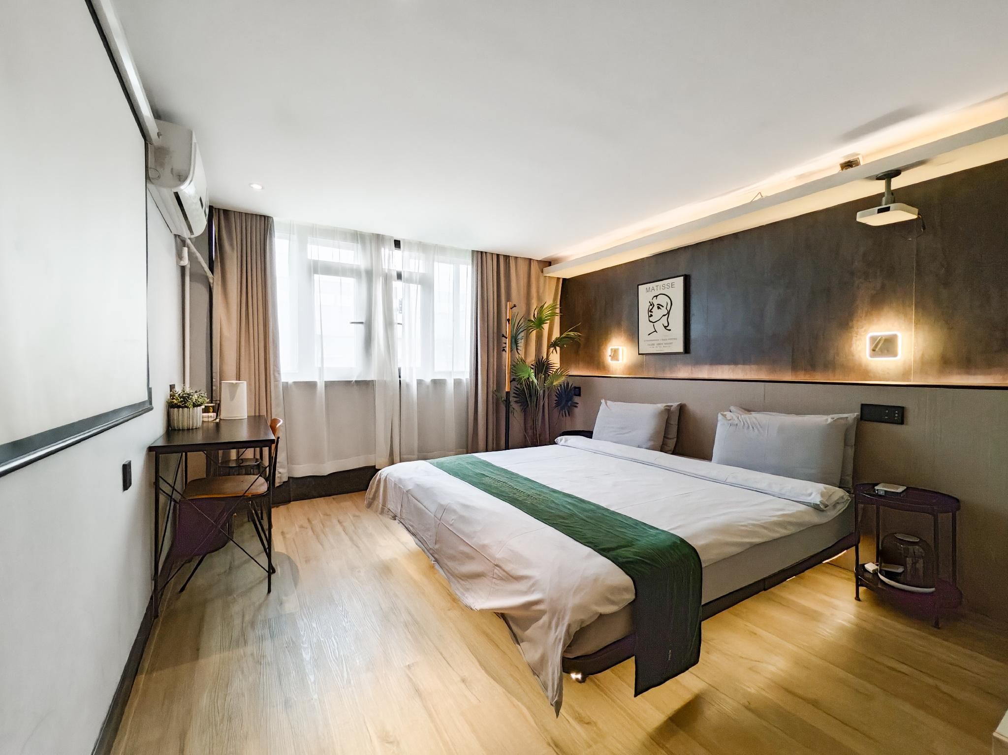 GTR - Guest Room with One 1.8M Bed