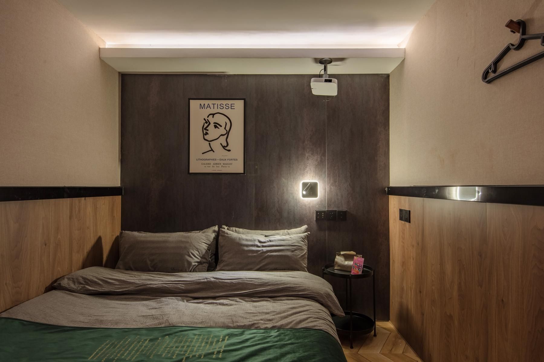 Club Room without Window