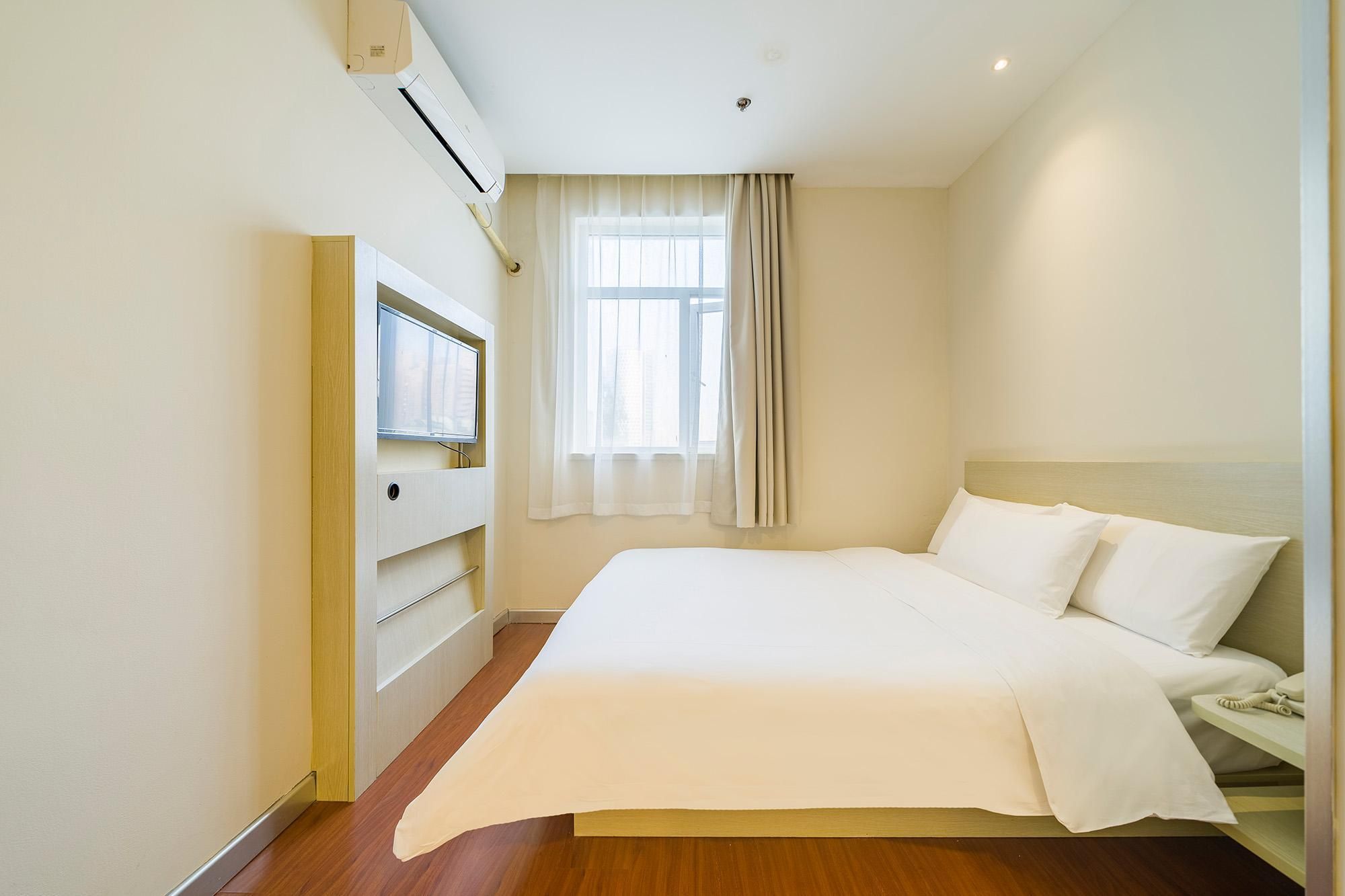 Huazhu - Room With Bed