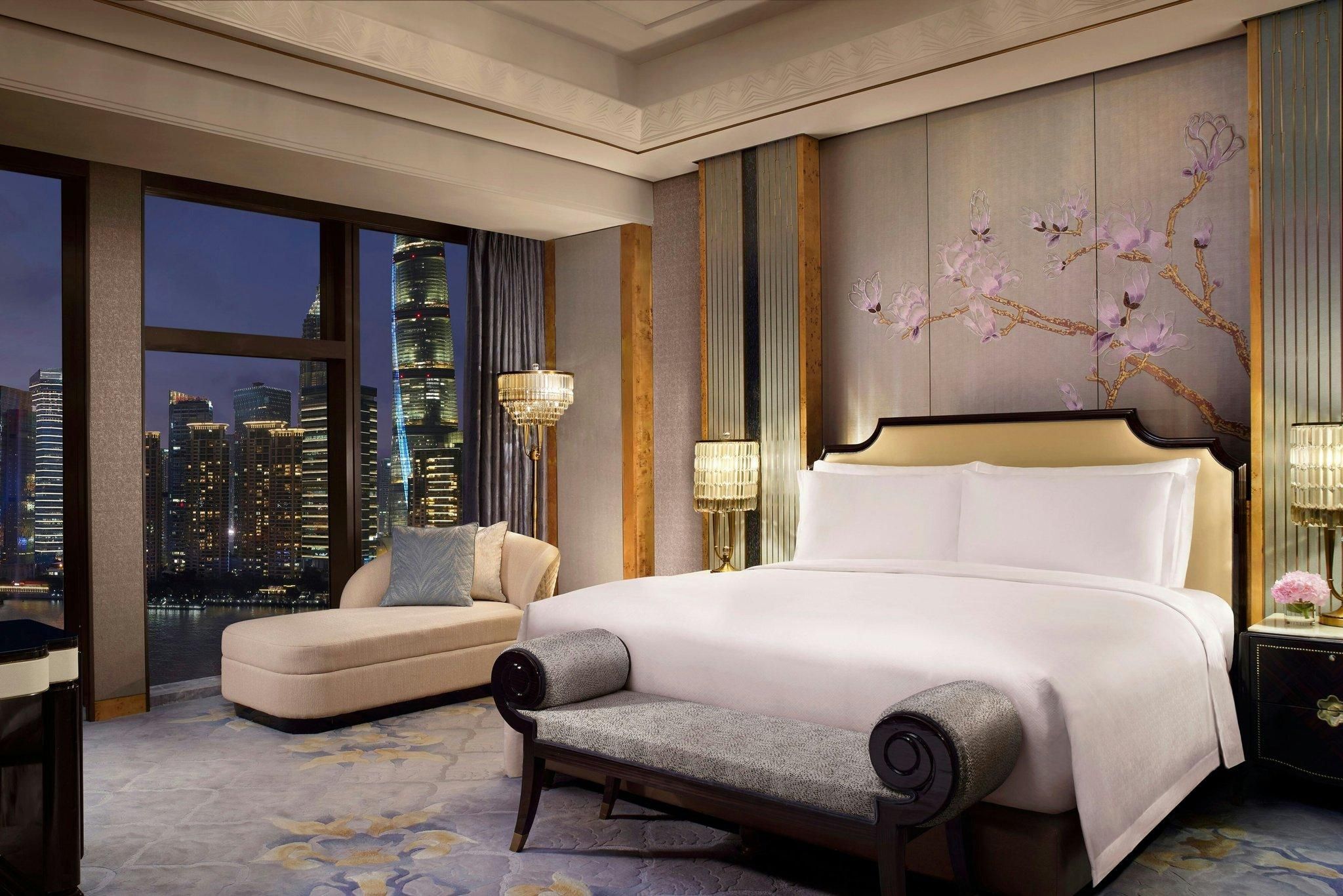 Grand River View Room, Guest room, 1 King, Pearl Tower view