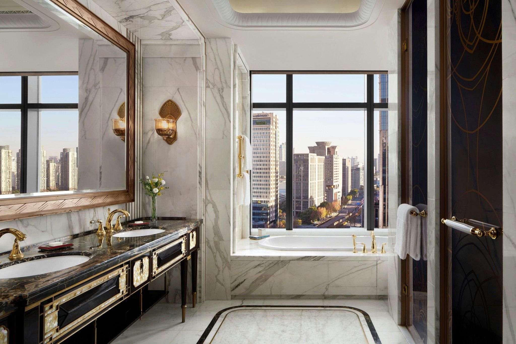 Metropolitan Suite, Suite, 1 King, Pearl Tower view
