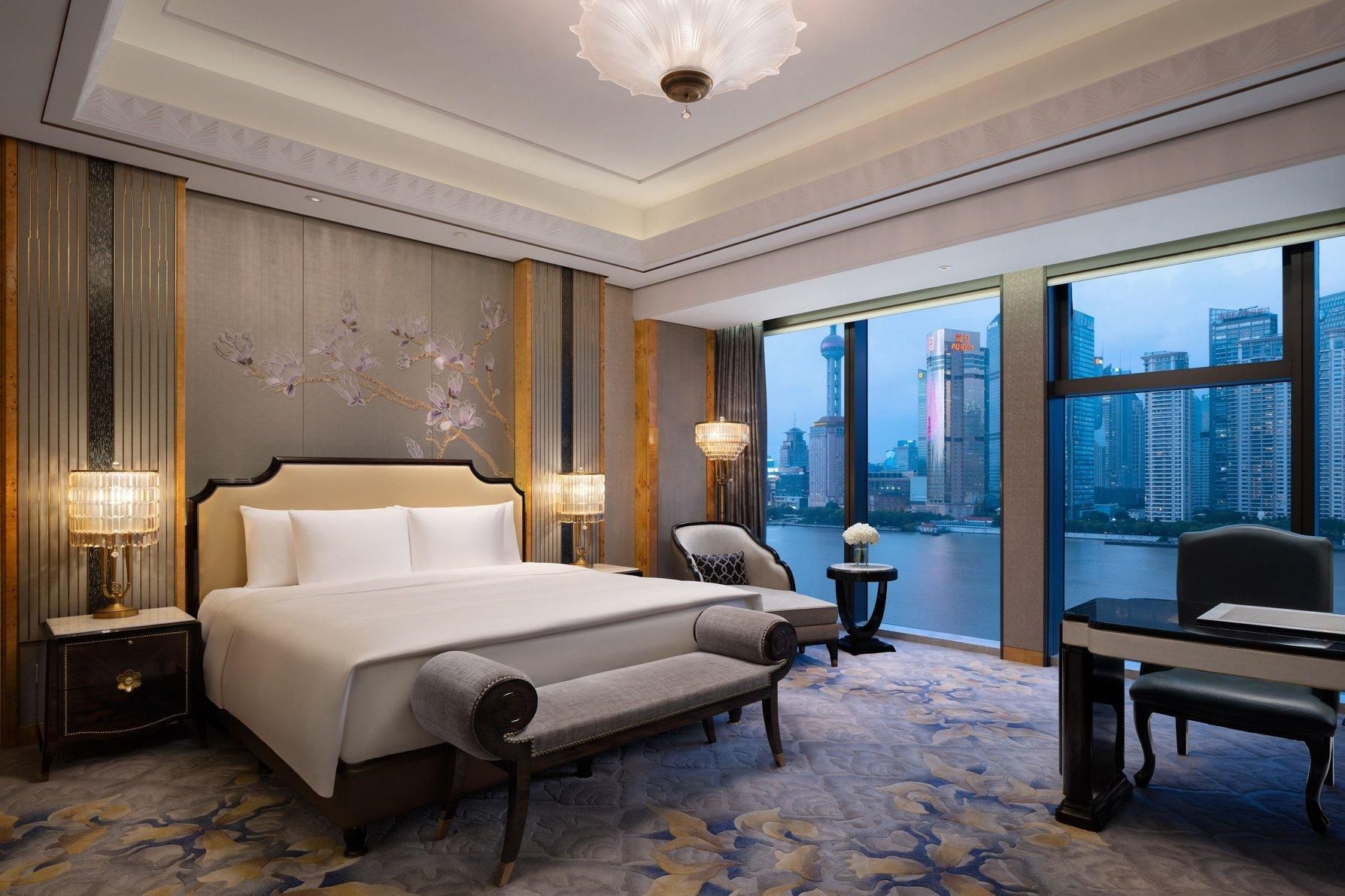 Grand River View Room, Guest room, 1 King, Pearl Tower view