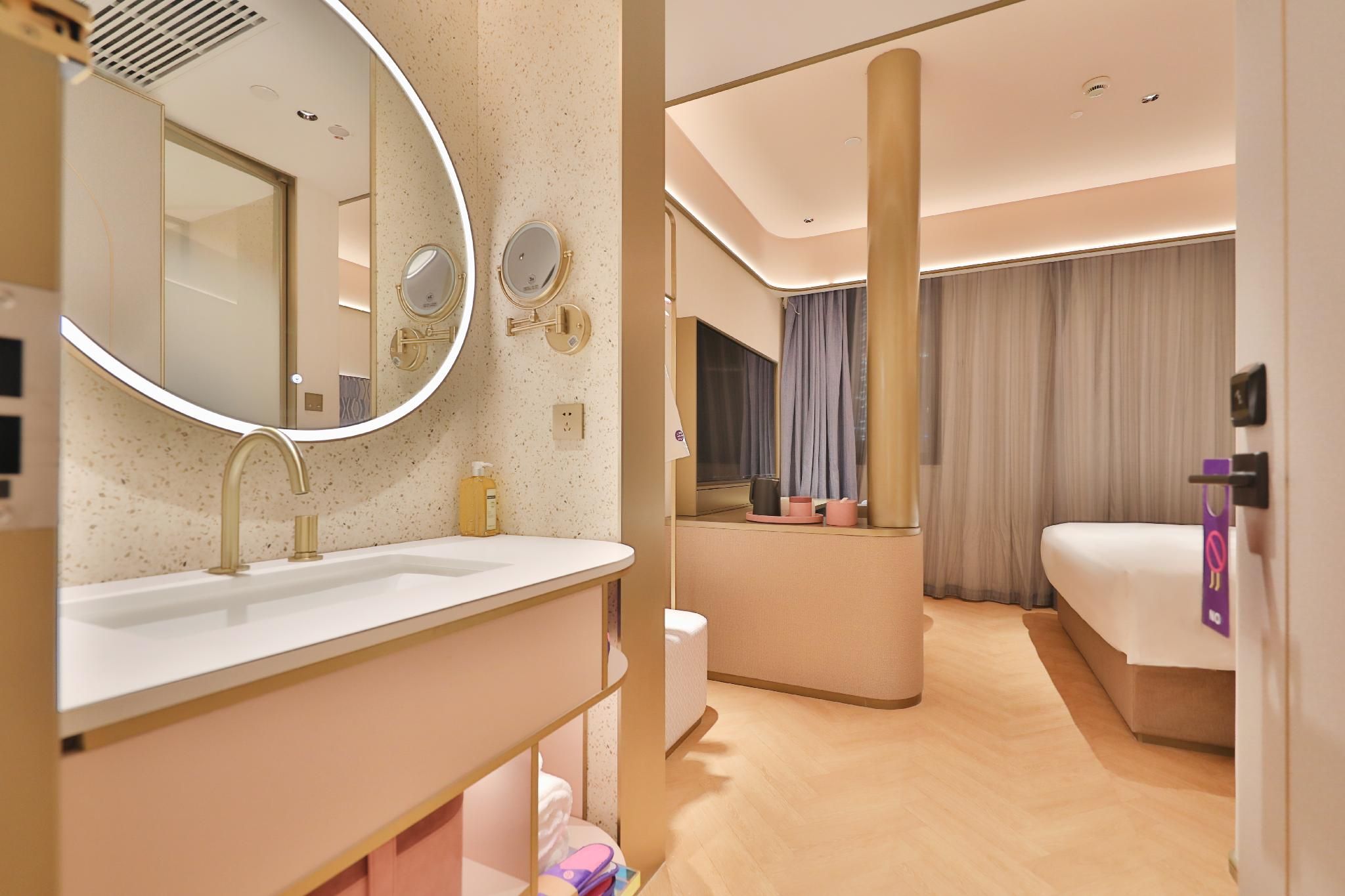 Xinya Theme, Comfort Queen Room