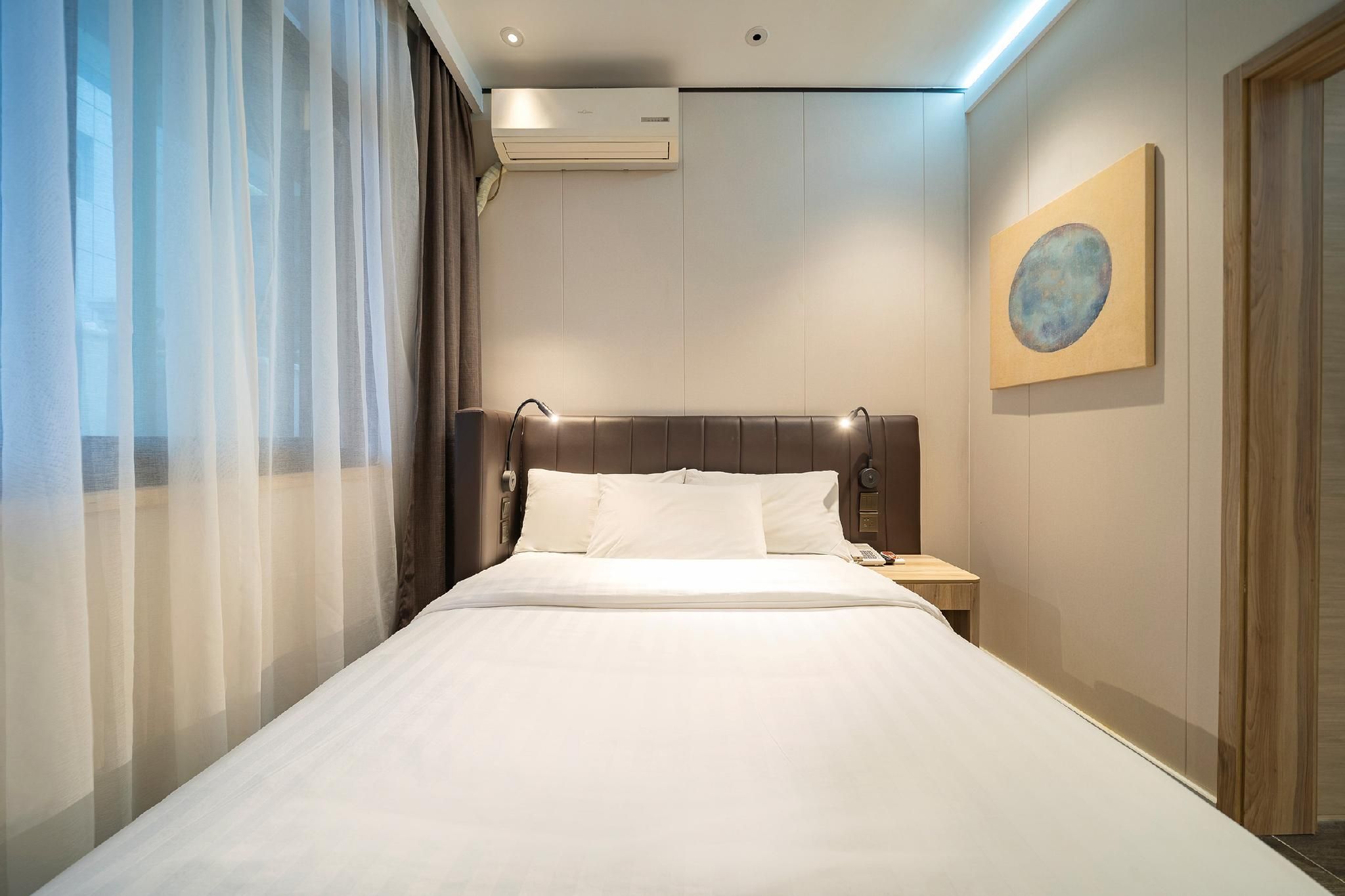 Queen Room A