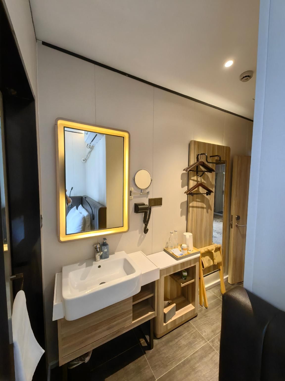 Queen Room A