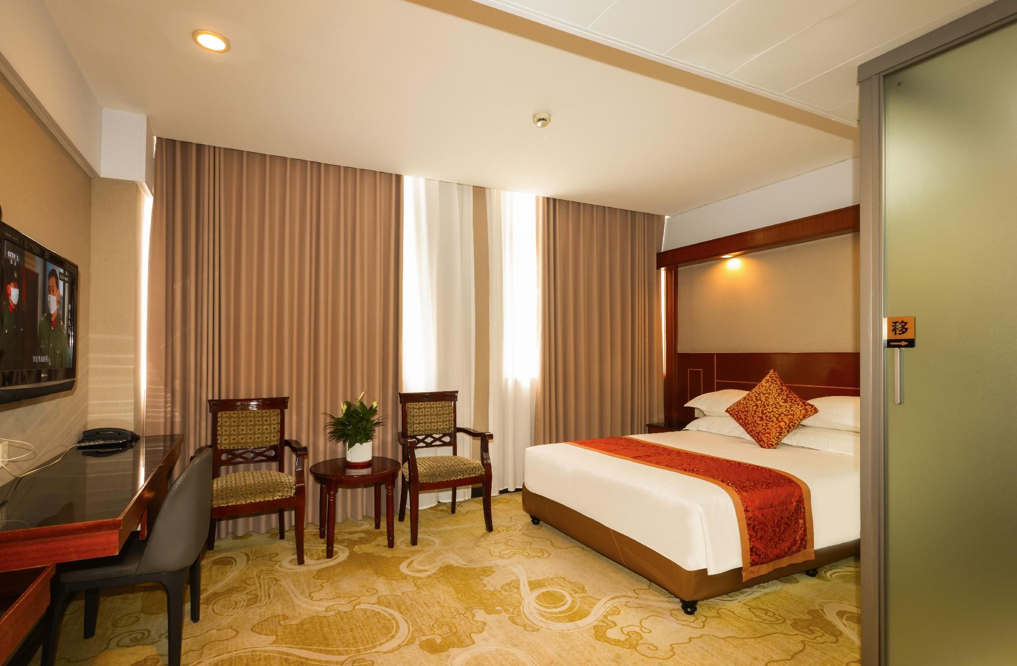 Business Queen Room - Non-Smoking