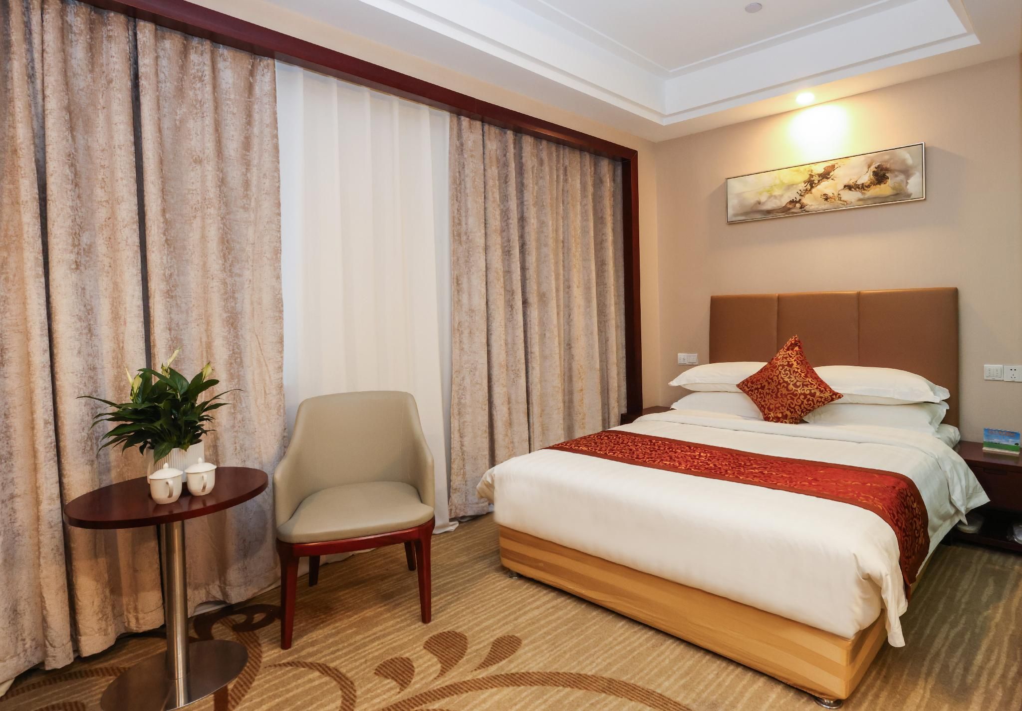 Deluxe Queen Room - Non-Smoking