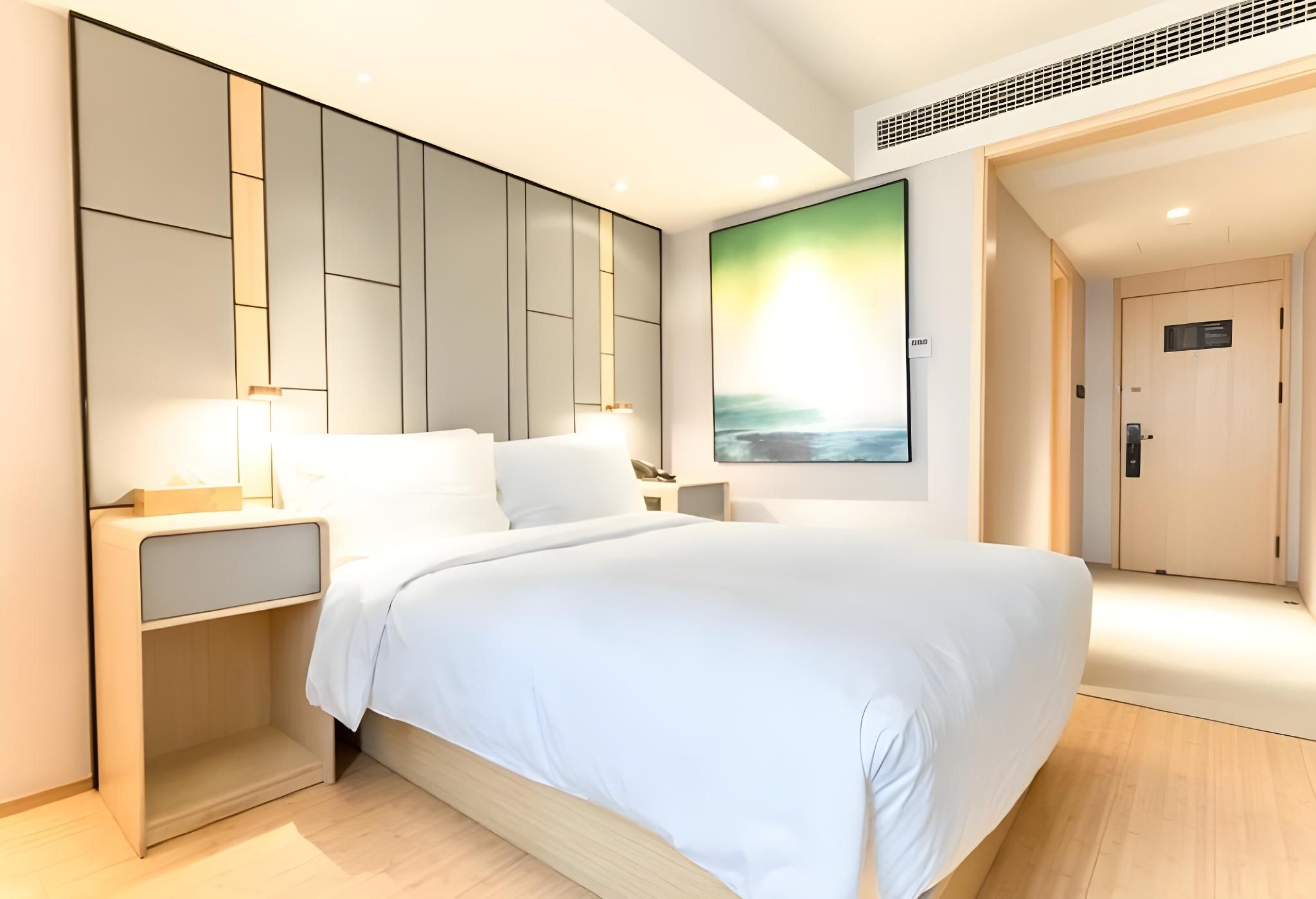 Hotel Queen Room