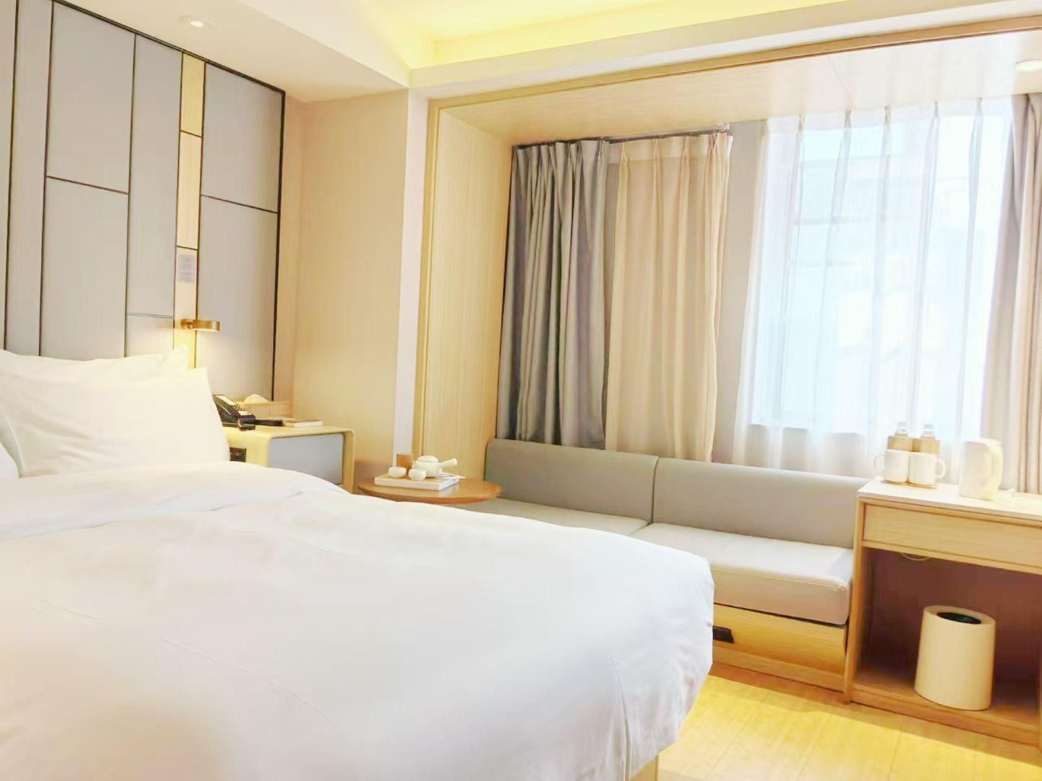 Hotel Queen Room