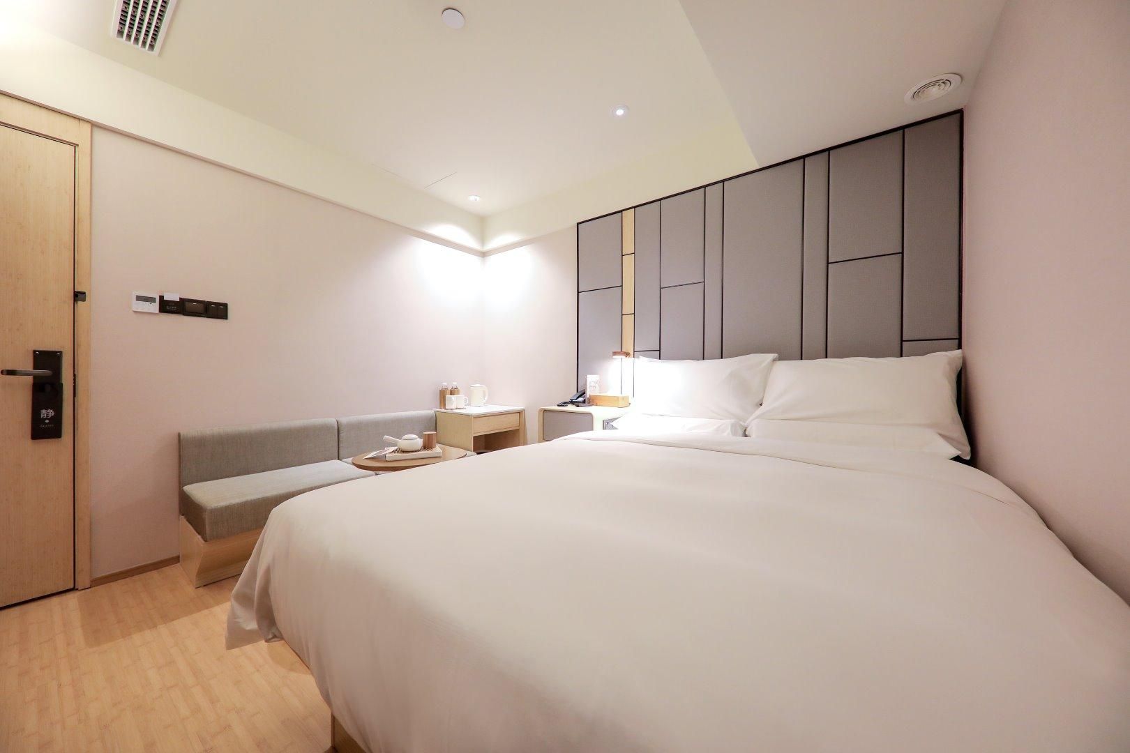 Queen Room A