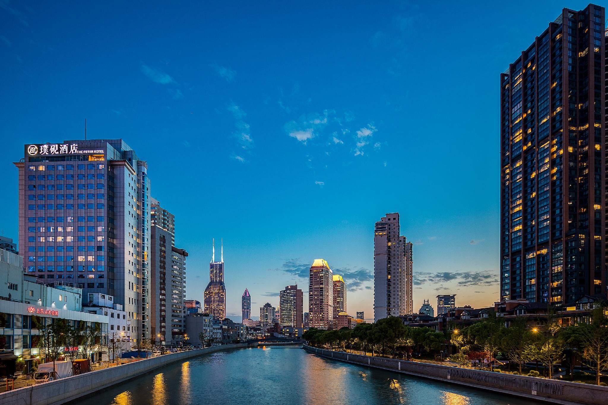 Rezen - 1 Bed Room with City View