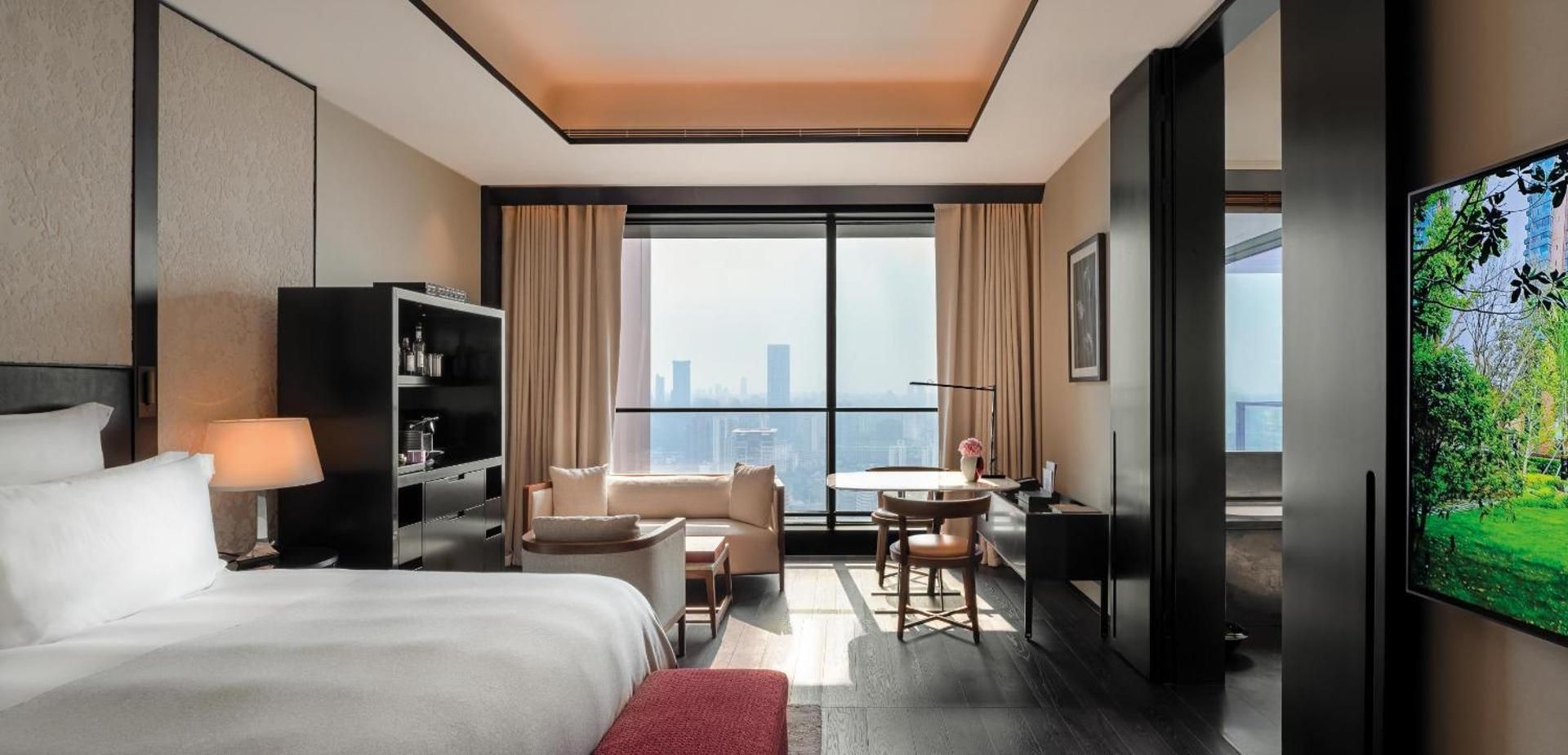 Bvlgari Hotel Shanghai Superior Guest Room, Guest room, 1 King, City view 3