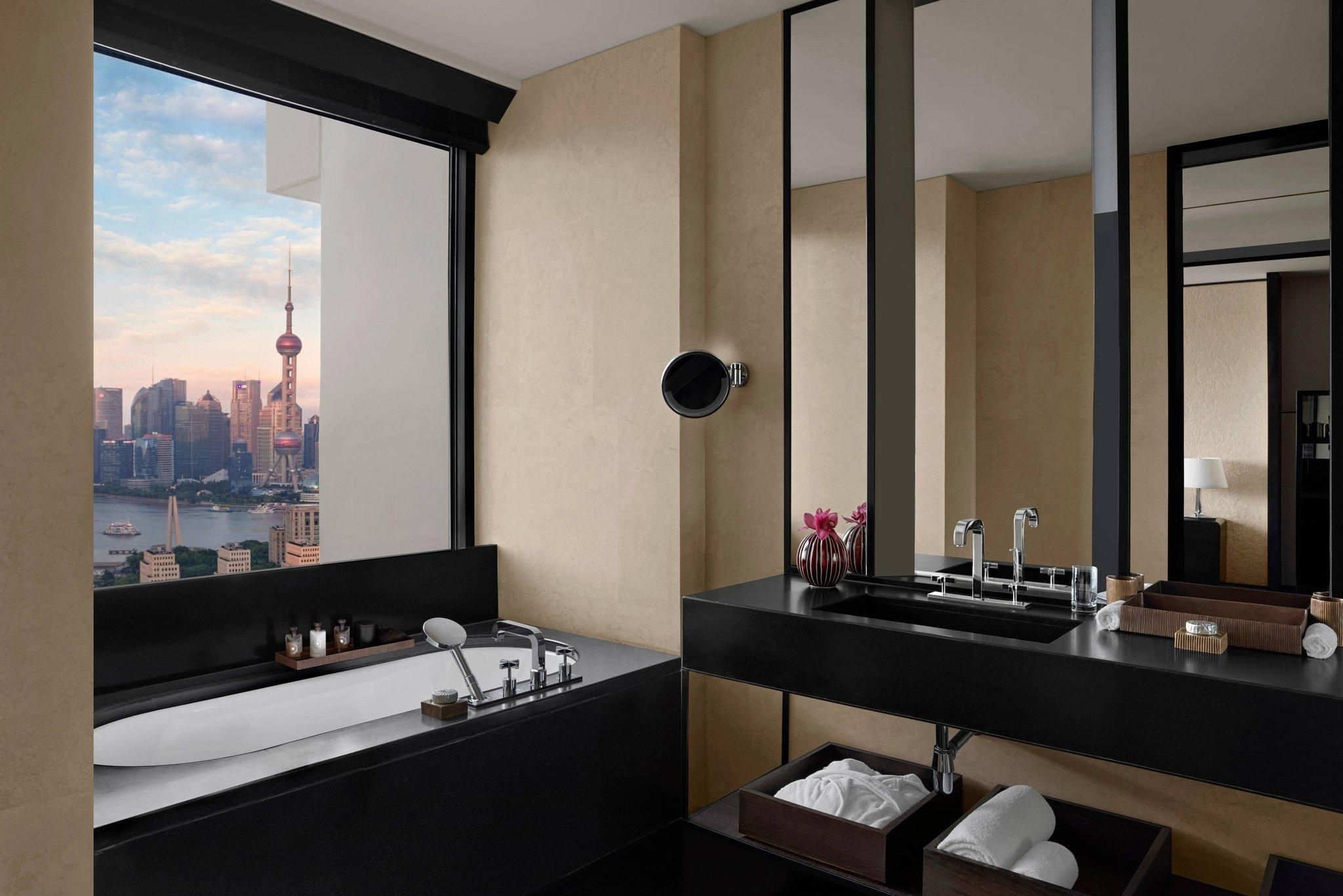 Premium Guest Room, Guest room, 1 King, Pearl Tower view, River view