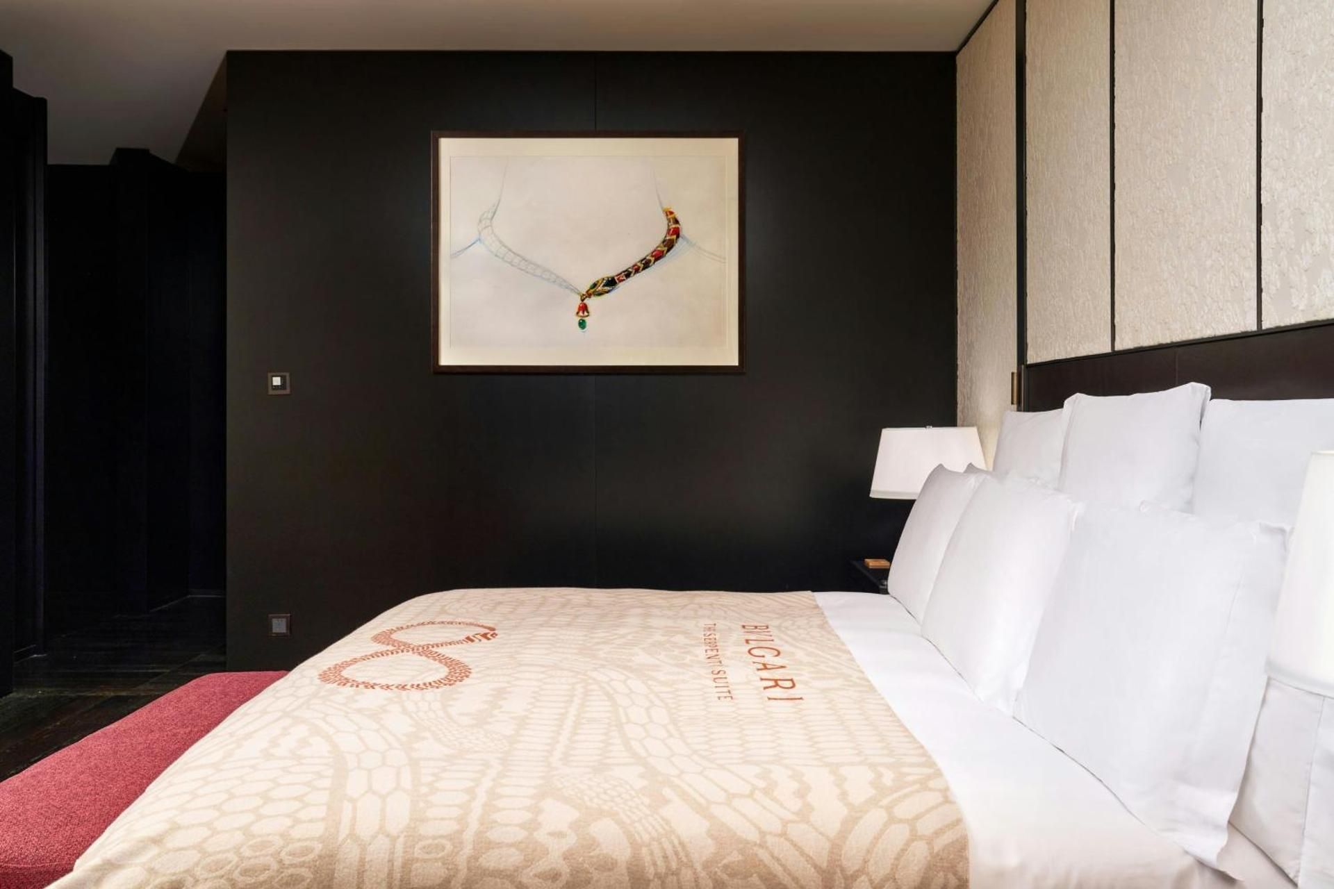 One-Bedroom Premium King Suite with River View