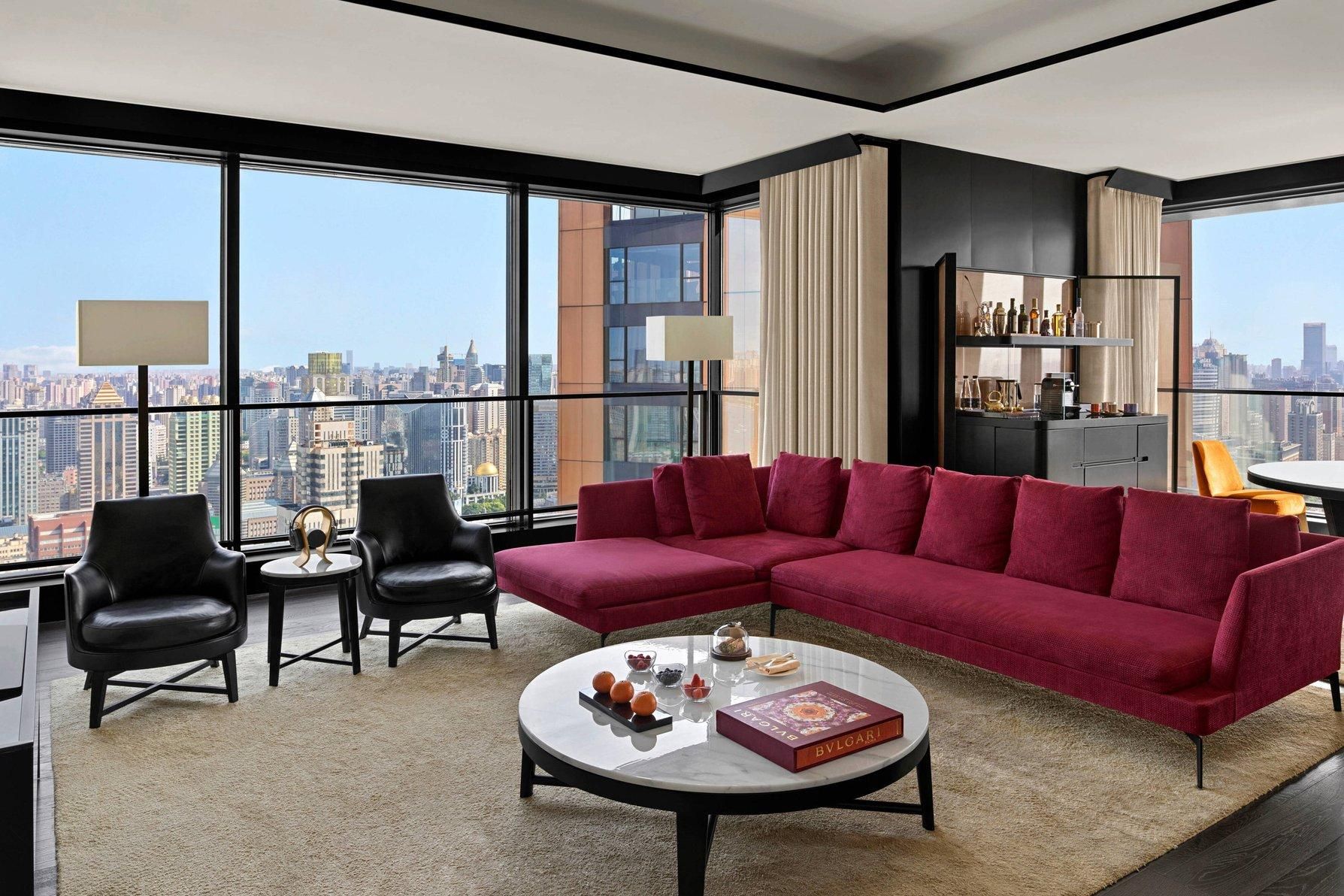 Deluxe Suite, 1 Bedroom Suite, 1 King, Pearl Tower view, Skyline view