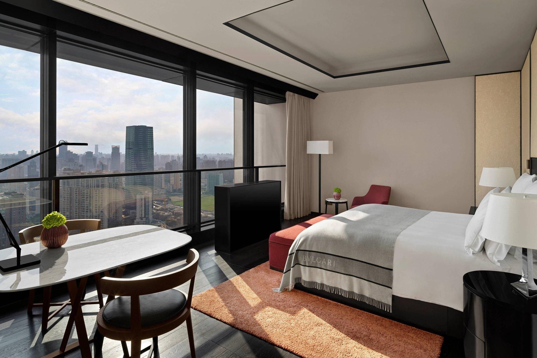 Deluxe Suite, 1 Bedroom Suite, 1 King, Pearl Tower view, Skyline view