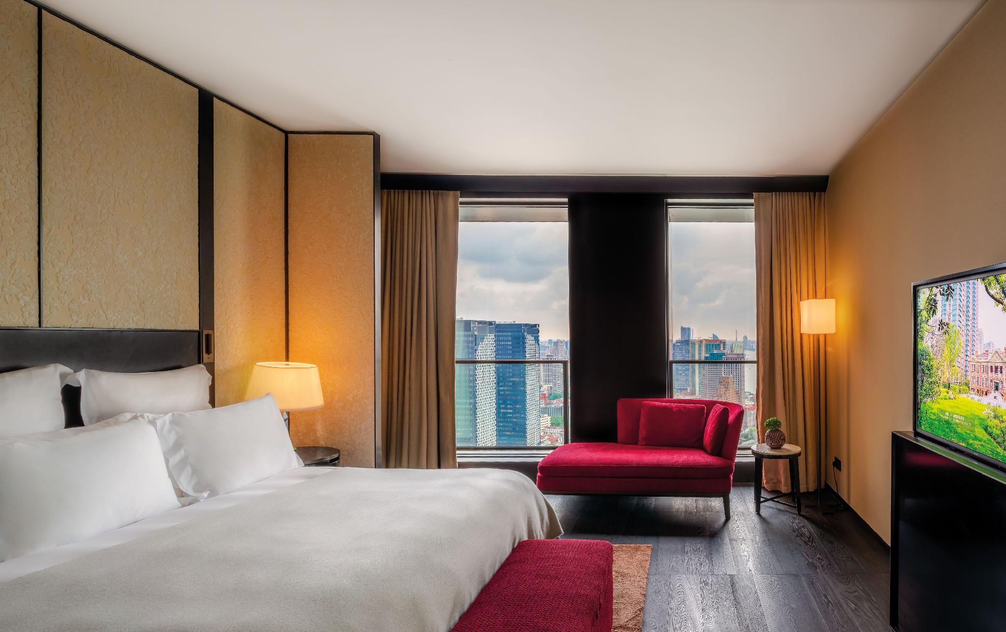 Premium Suite, 1 Bedroom Suite, 1 King, The Bund River view, Skyline view