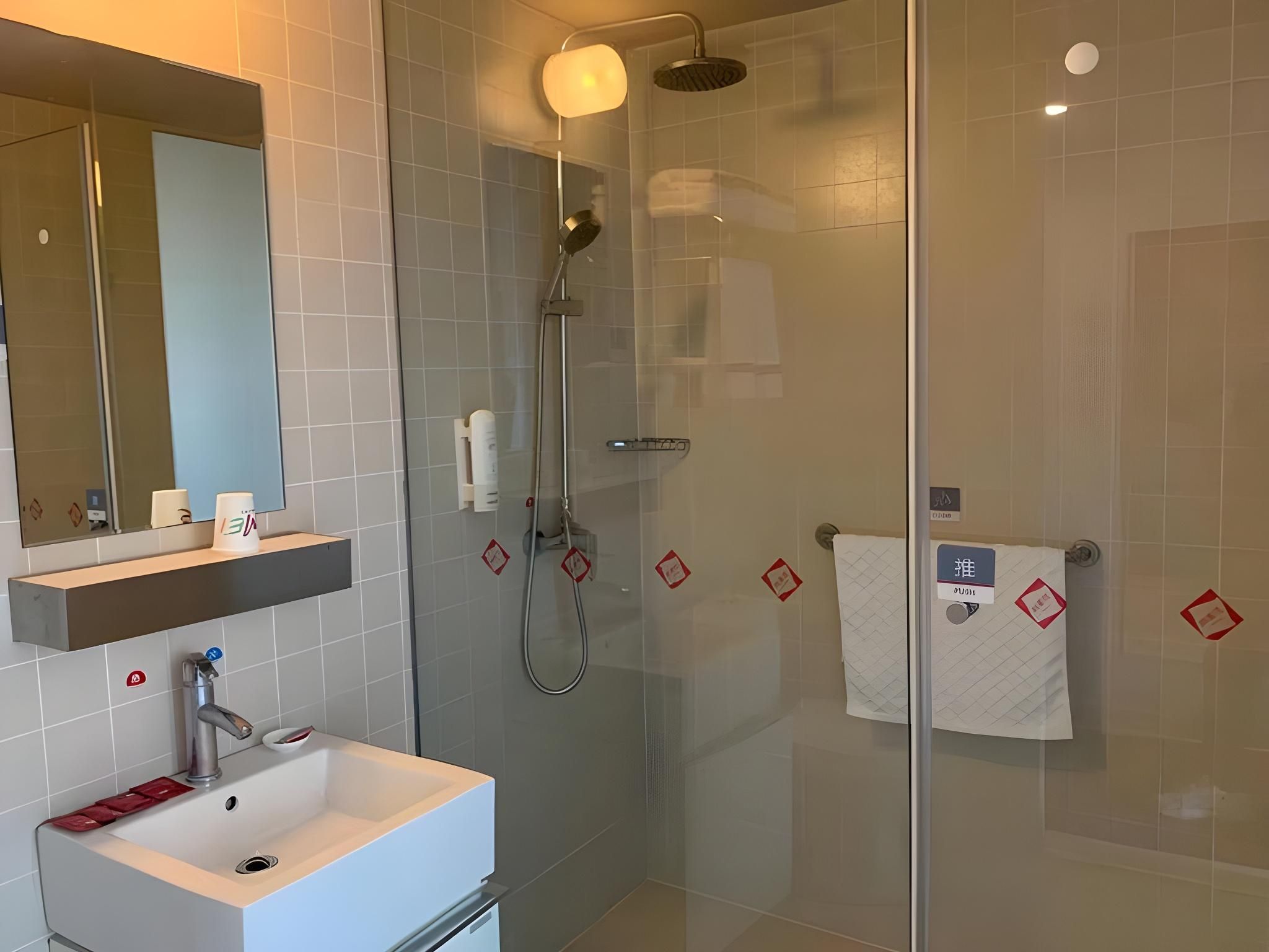 Queen Deluxe Room
