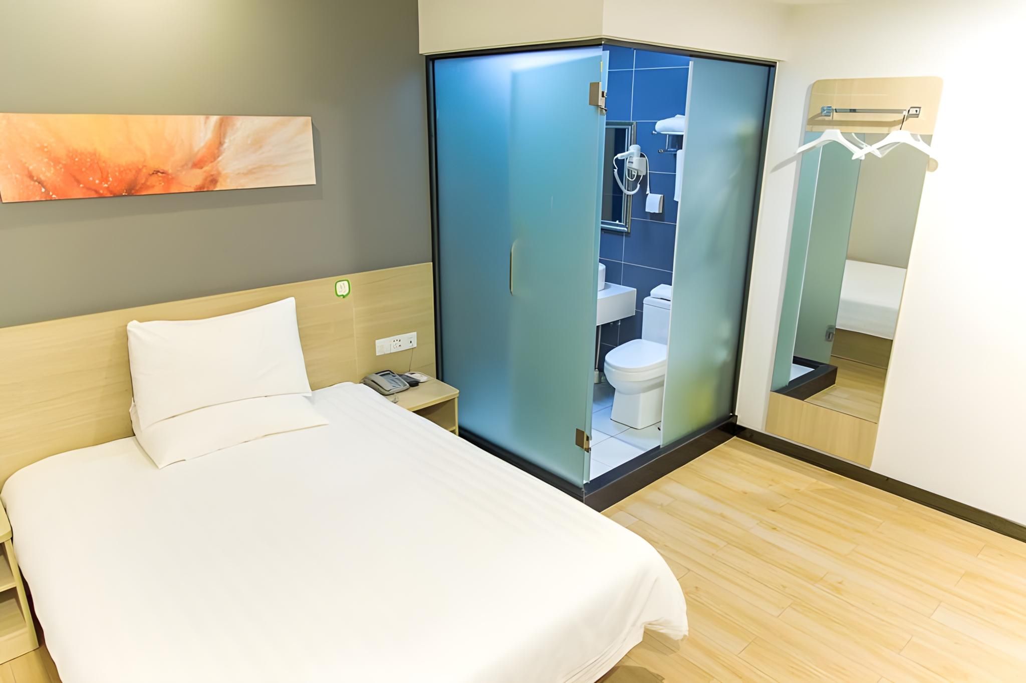 Huazhu - Room With Bed