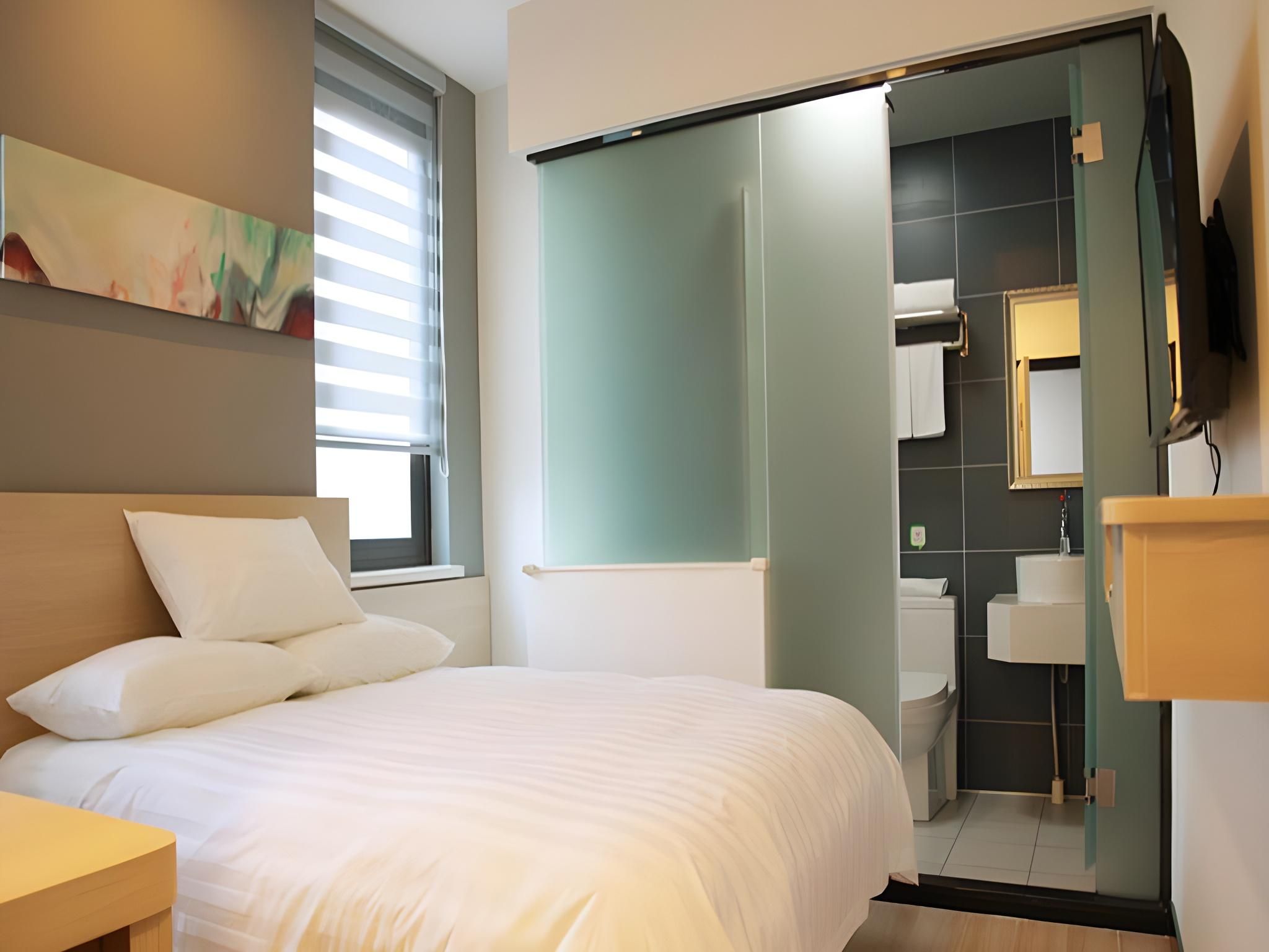 Huazhu - Room With Bed